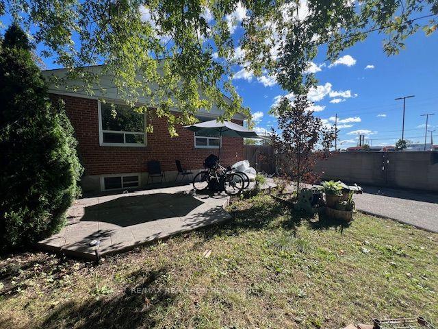 Photo 24 of 12 Paulart Drive, Etobicoke, Islington-City Centre West — HOMEH