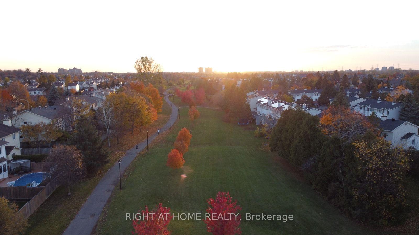 Photo 15 of 44 Burlington Crescent, Ottawa, Hunt Club Park/Greenboro — HOMEH