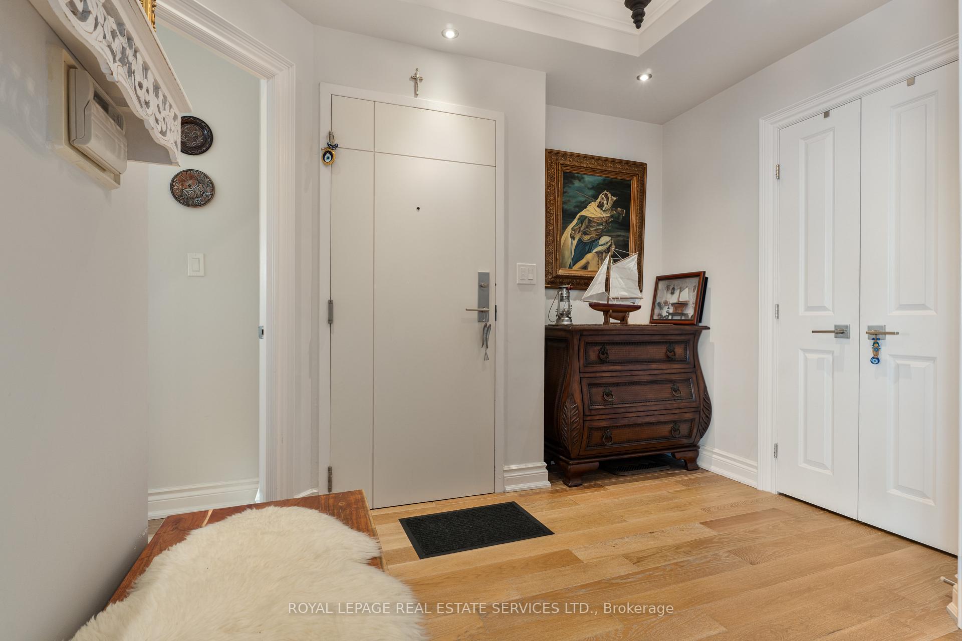 Photo 3 of Unit 1304, 2267 Lake Shore Boulevard W, Etobicoke, Mimico — HOMEH