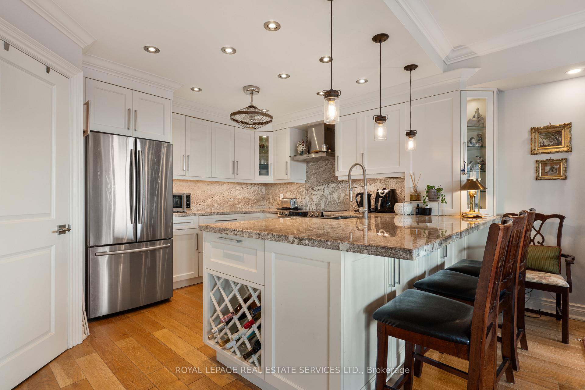 Photo 4 of Unit 1304, 2267 Lake Shore Boulevard W, Etobicoke, Mimico — HOMEH