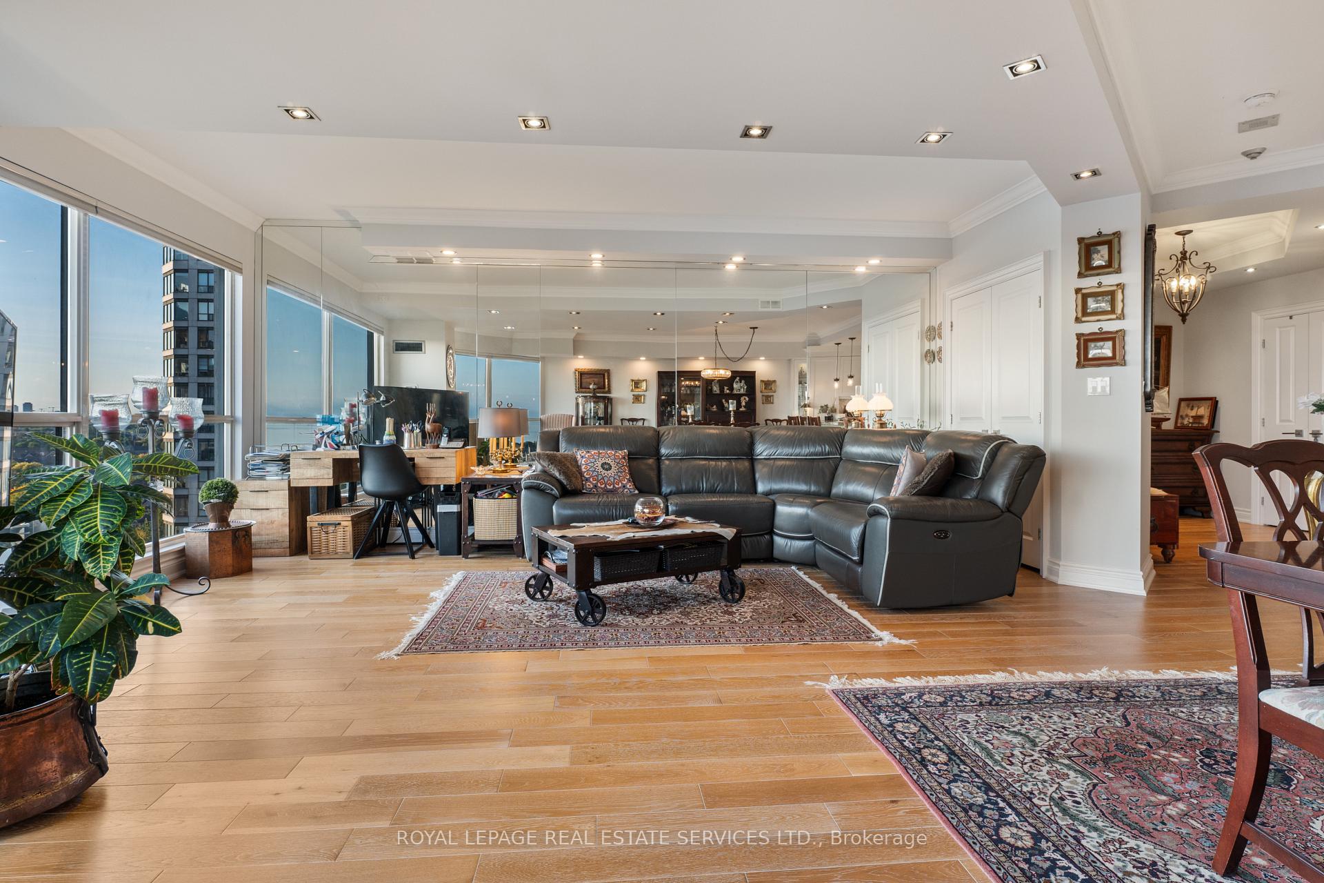 Photo 5 of Unit 1304, 2267 Lake Shore Boulevard W, Etobicoke, Mimico — HOMEH