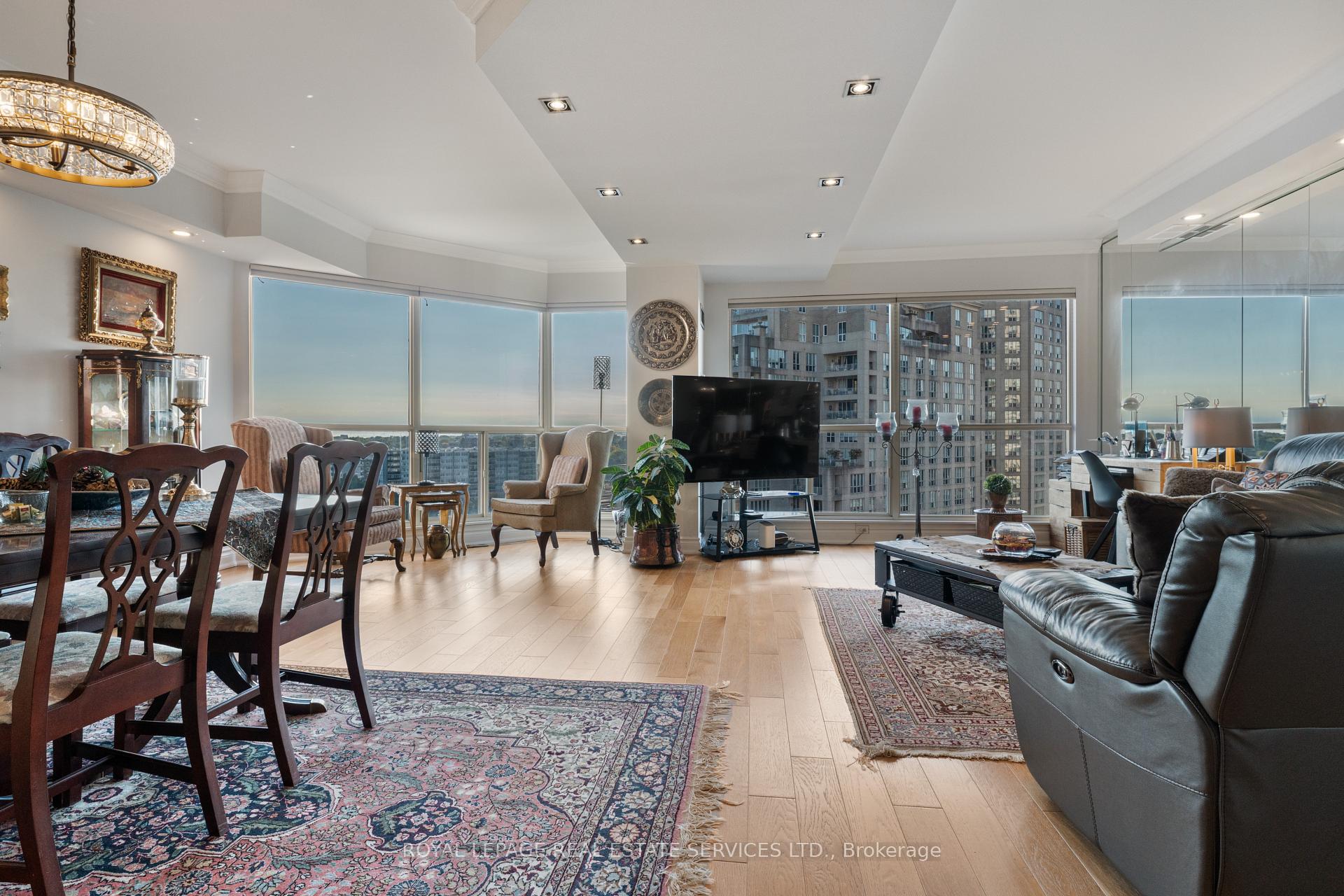 Photo 6 of Unit 1304, 2267 Lake Shore Boulevard W, Etobicoke, Mimico — HOMEH