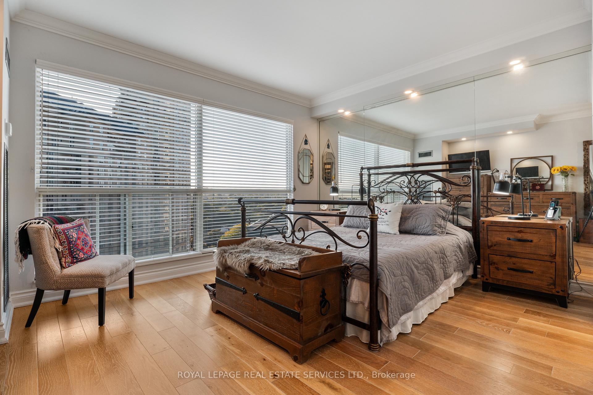 Photo 10 of Unit 1304, 2267 Lake Shore Boulevard W, Etobicoke, Mimico — HOMEH