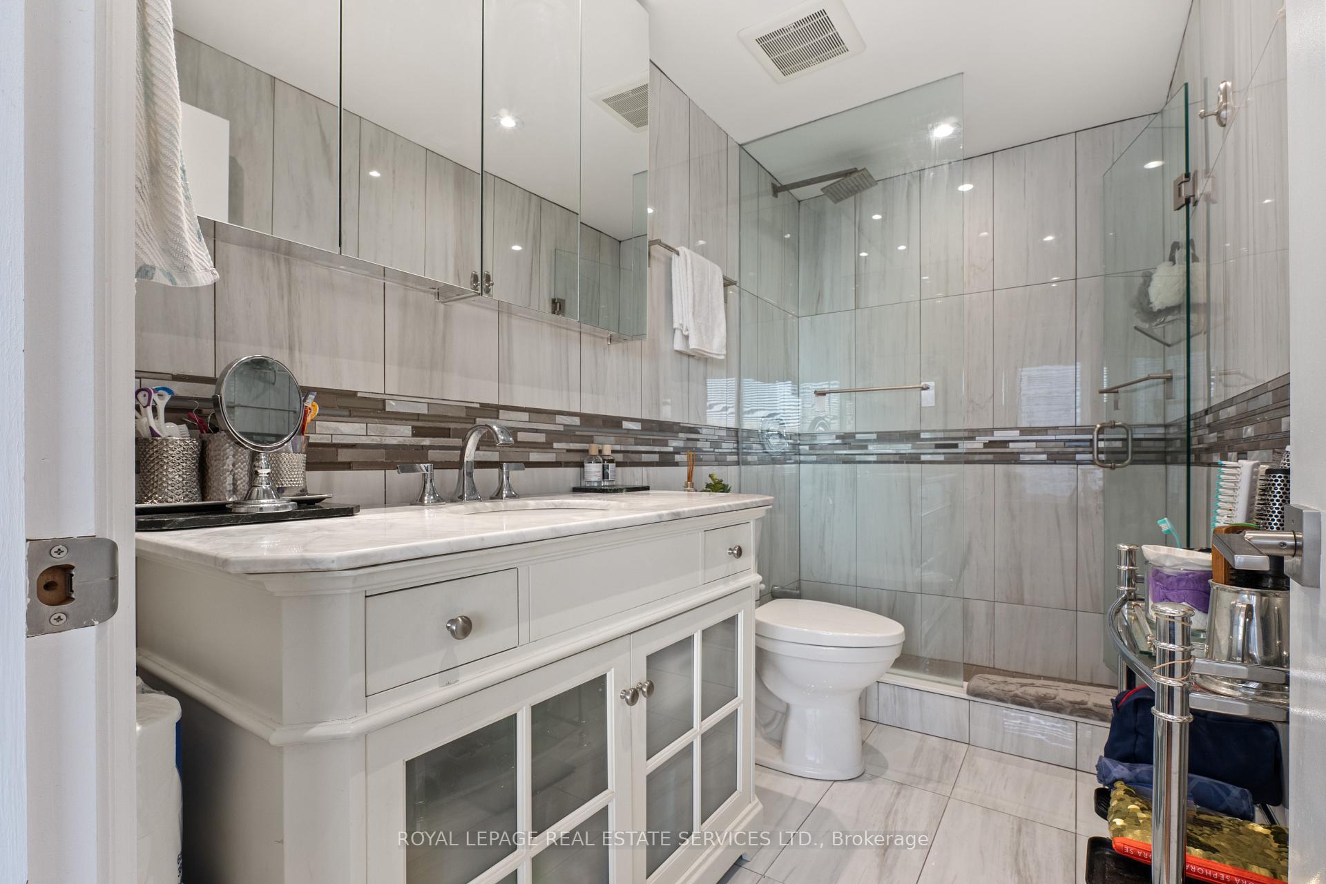 Photo 13 of Unit 1304, 2267 Lake Shore Boulevard W, Etobicoke, Mimico — HOMEH