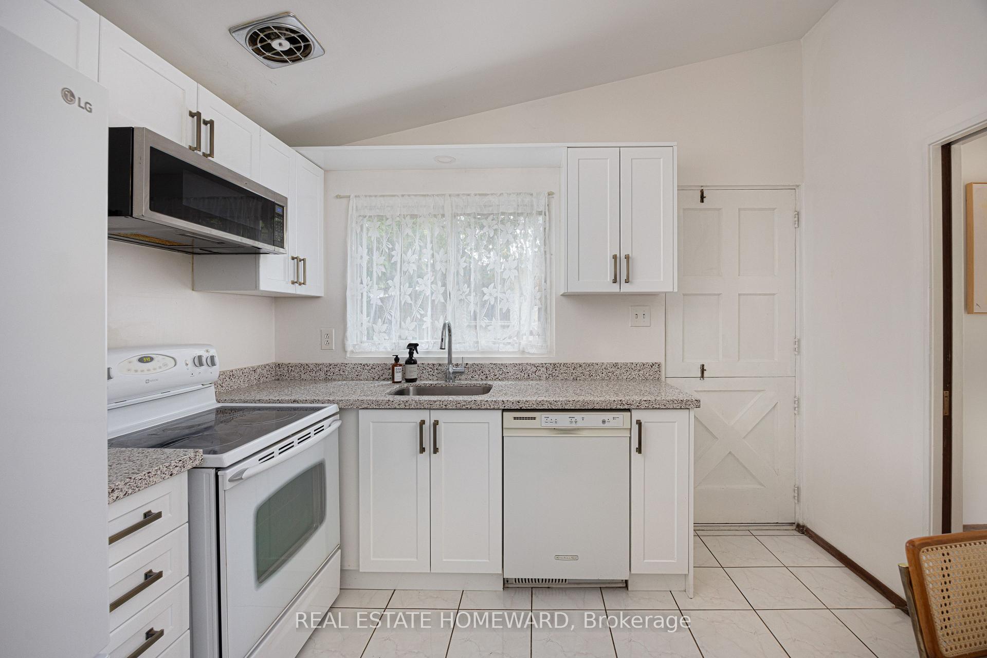 Photo 12 of 23 Norbury Crescent, Scarborough, Bendale — HOMEH