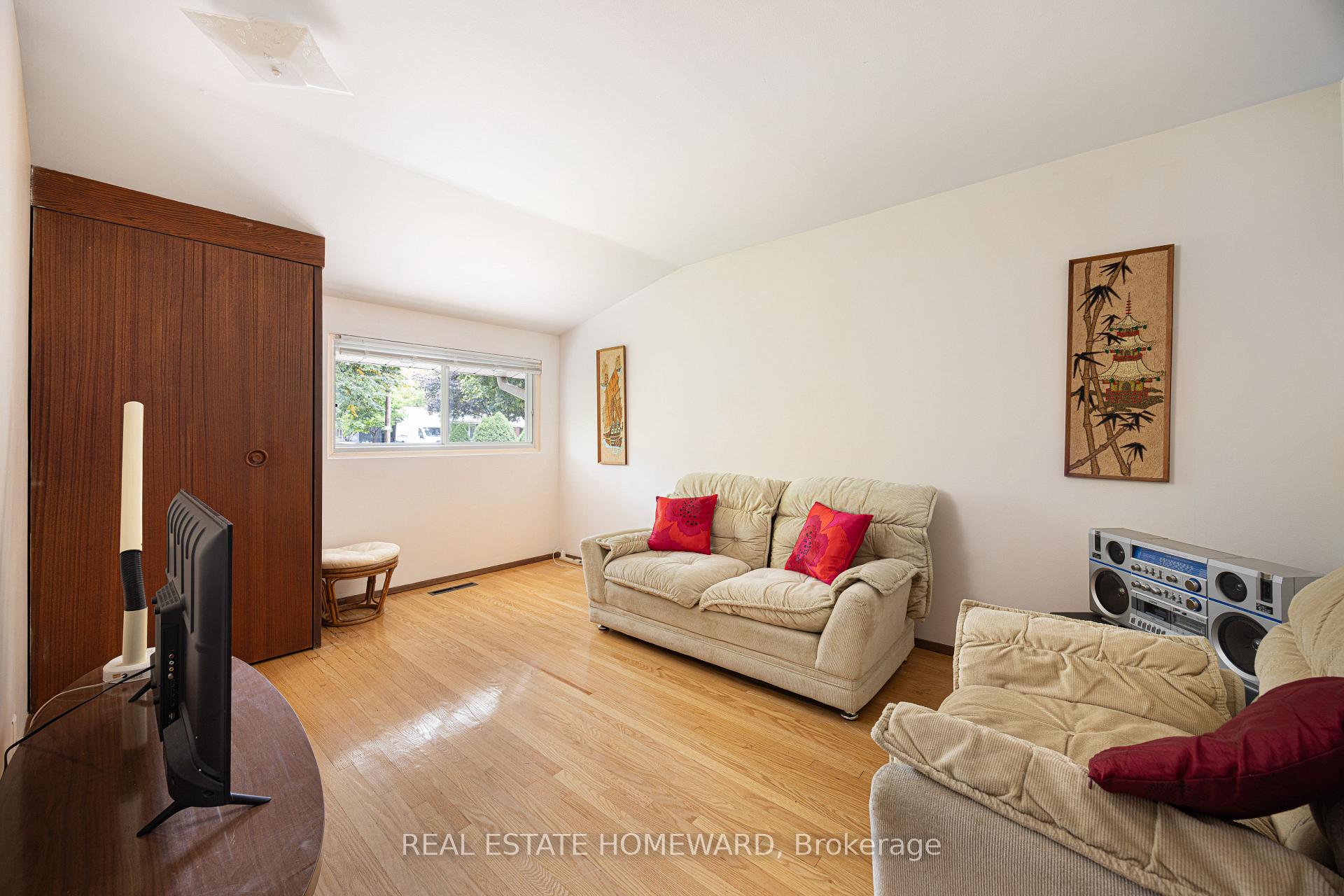 Photo 18 of 23 Norbury Crescent, Scarborough, Bendale — HOMEH