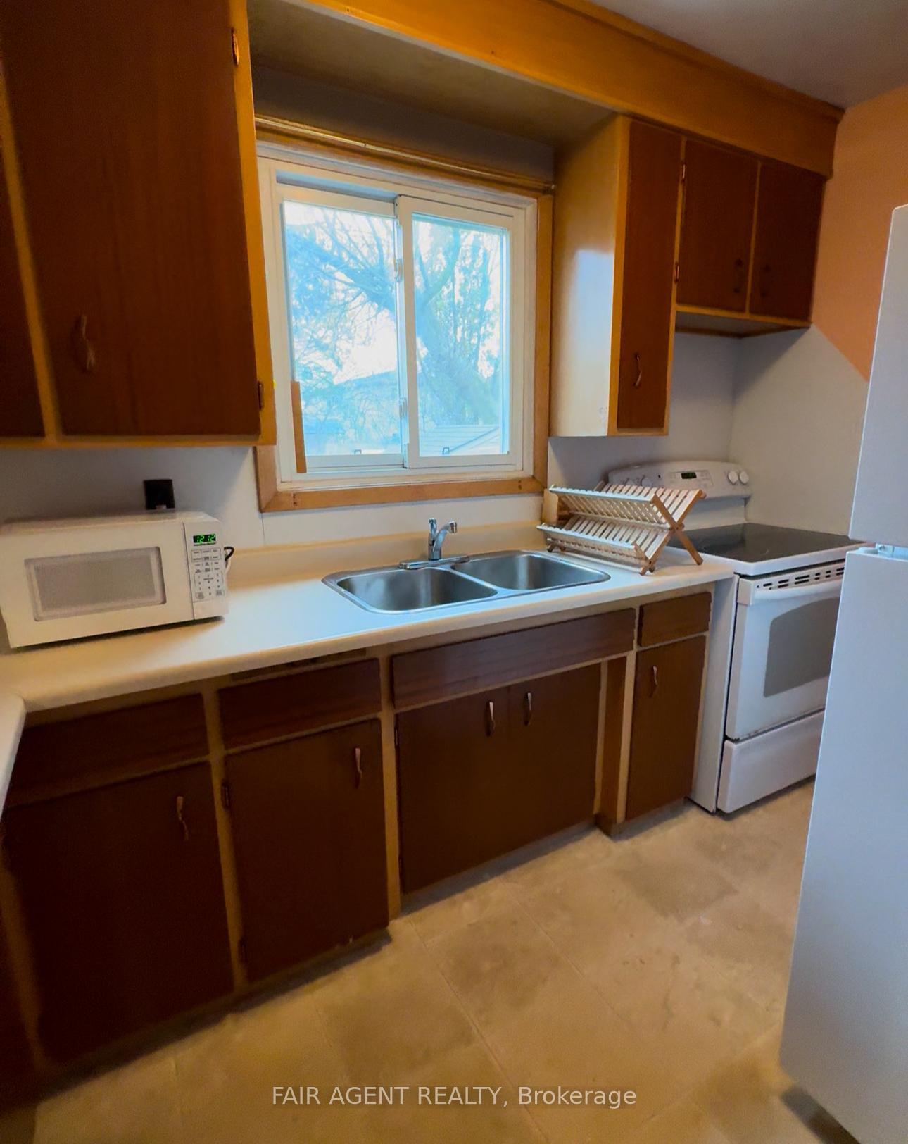 Photo 7 of 175 Fourth Avenue, Kitchener, Fairview/Kingsdale — HOMEH