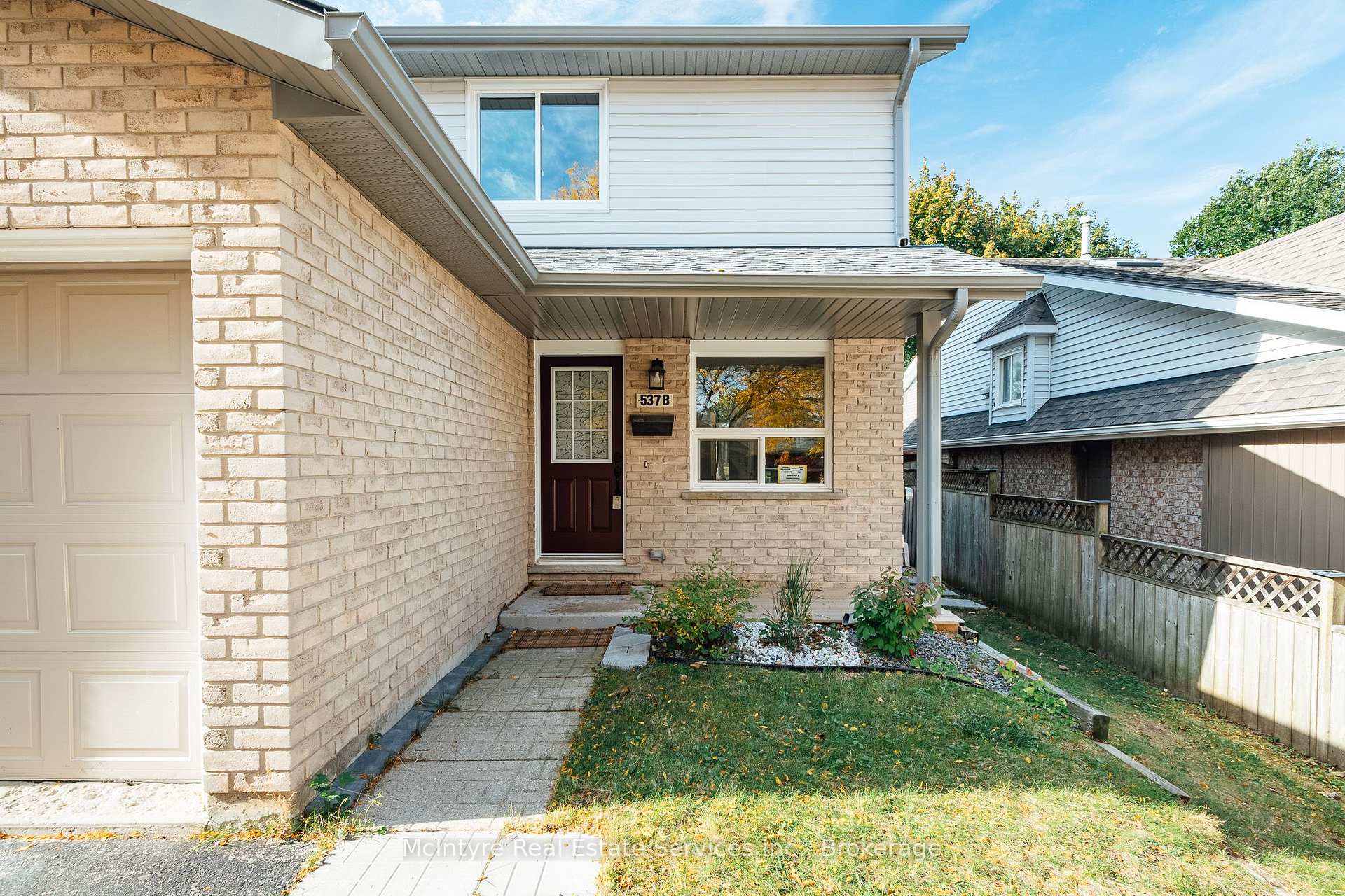 Photo 2 of 537B Barwick Crescent, Waterloo, Colonial Acres — HOMEH