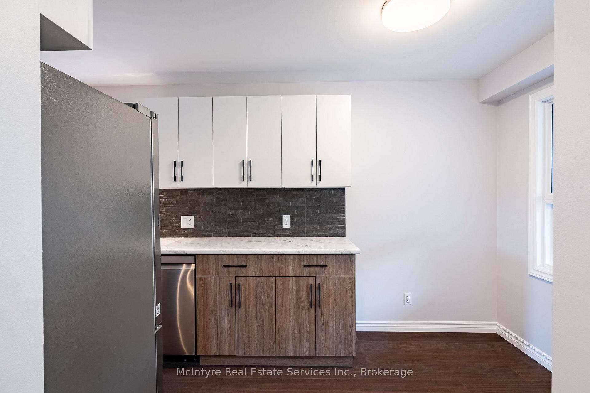 Photo 5 of 537B Barwick Crescent, Waterloo, Colonial Acres — HOMEH