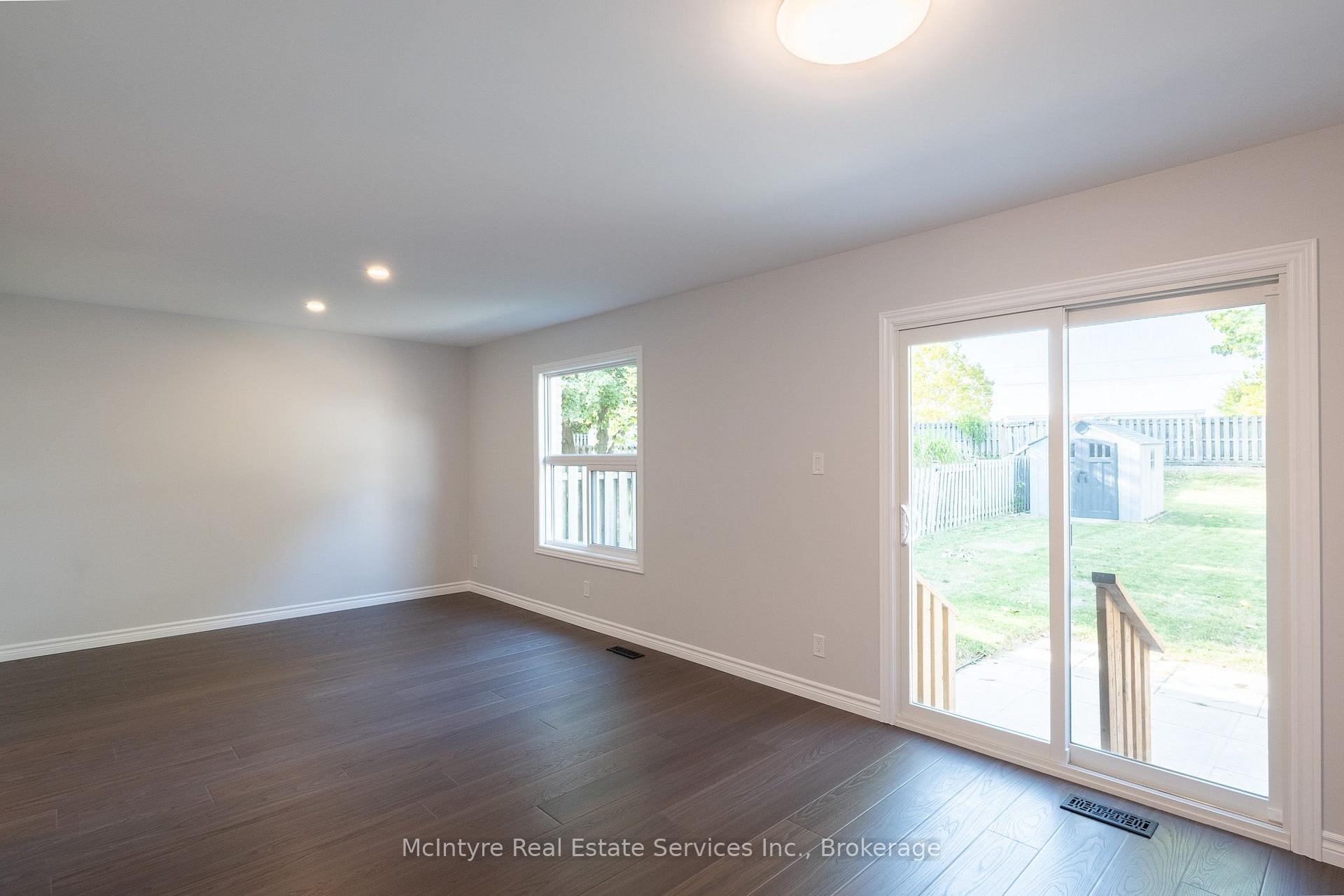 Photo 12 of 537B Barwick Crescent, Waterloo, Colonial Acres — HOMEH