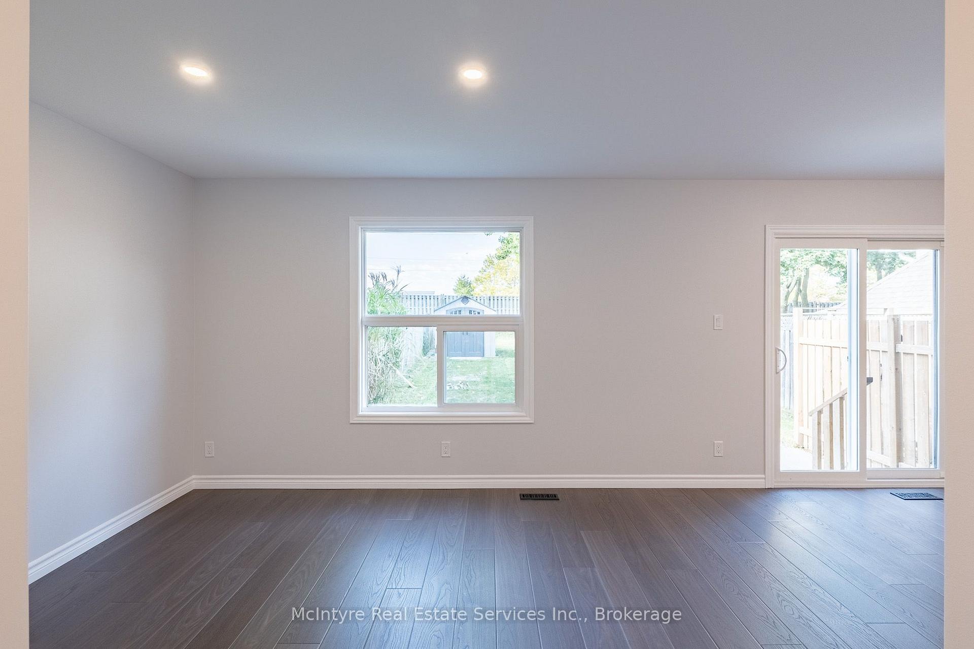 Photo 15 of 537B Barwick Crescent, Waterloo, Colonial Acres — HOMEH