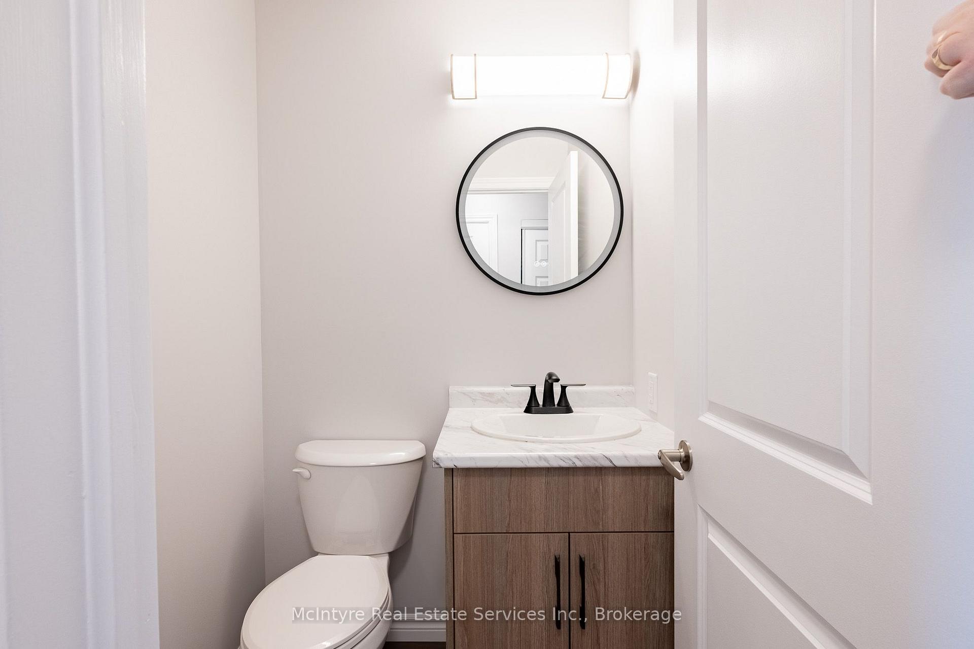Photo 17 of 537B Barwick Crescent, Waterloo, Colonial Acres — HOMEH