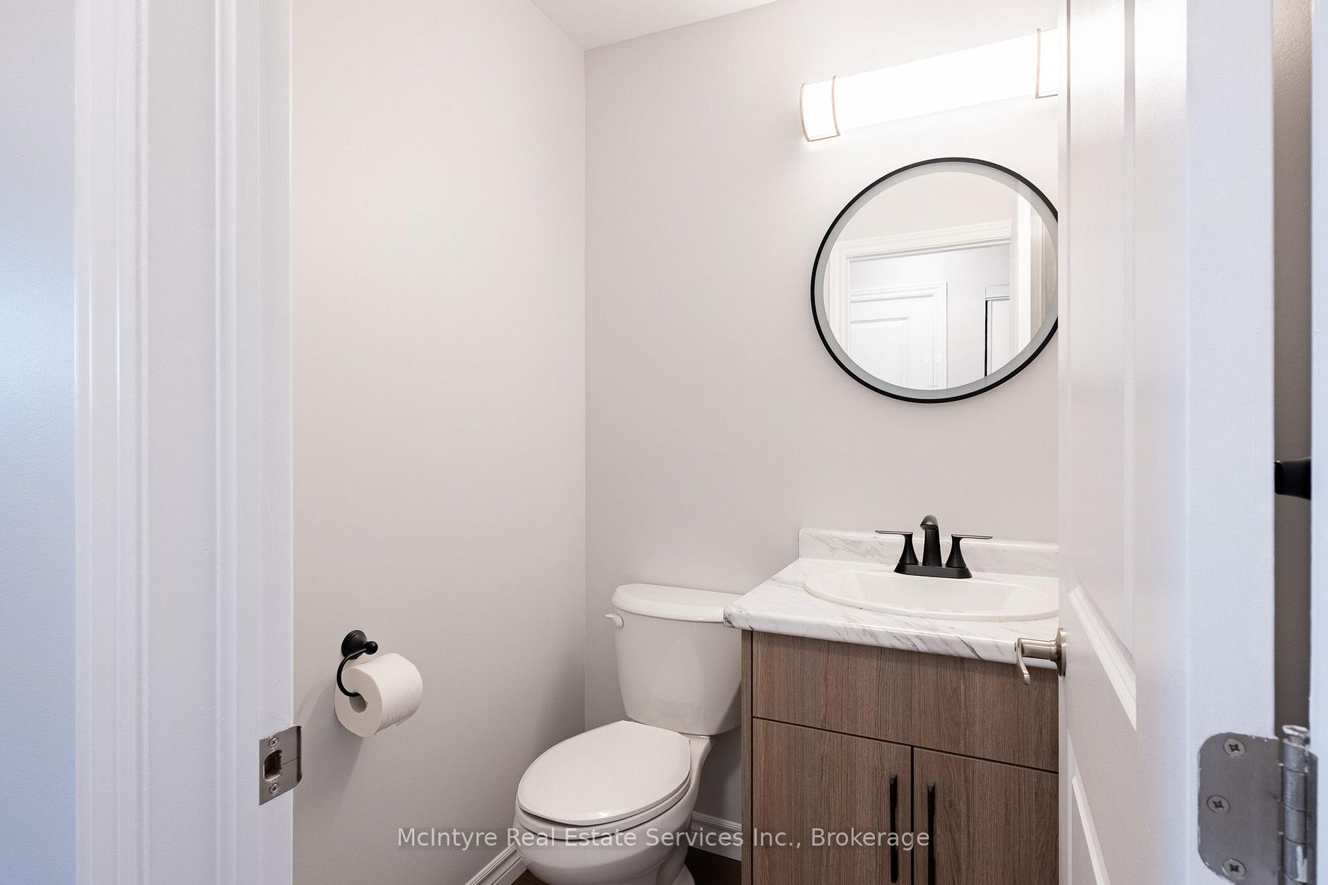 Photo 18 of 537B Barwick Crescent, Waterloo, Colonial Acres — HOMEH