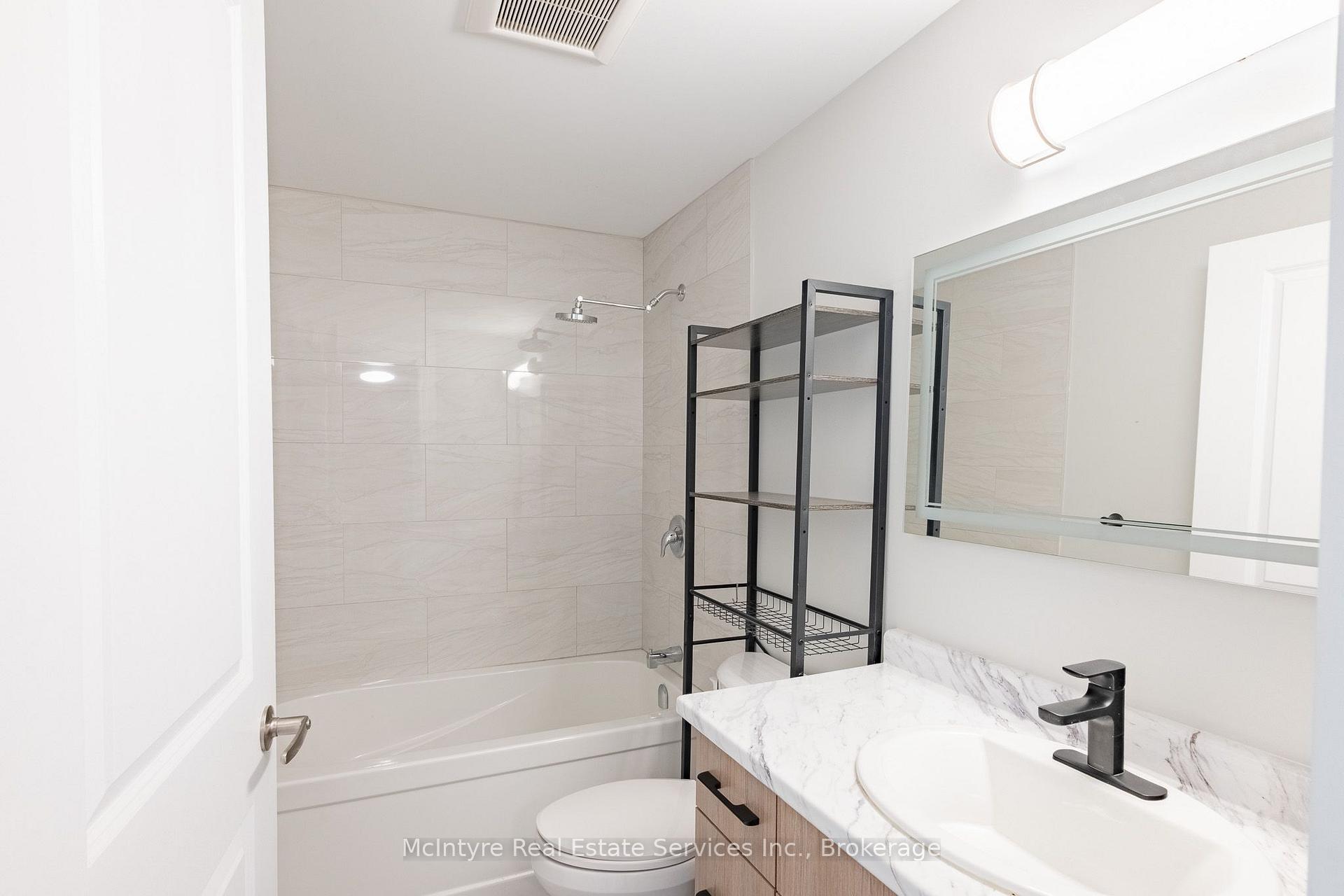 Photo 20 of 537B Barwick Crescent, Waterloo, Colonial Acres — HOMEH