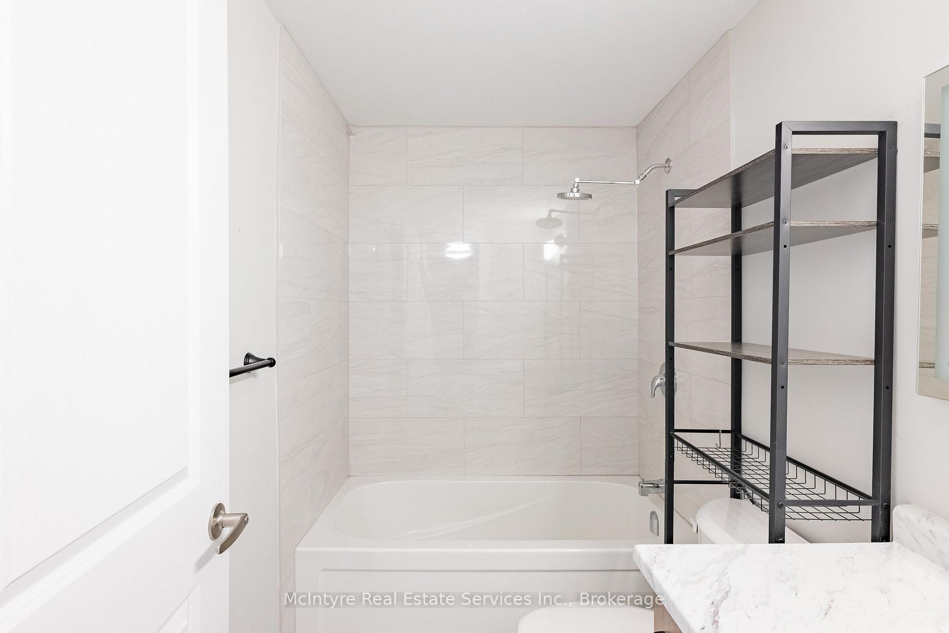 Photo 21 of 537B Barwick Crescent, Waterloo, Colonial Acres — HOMEH