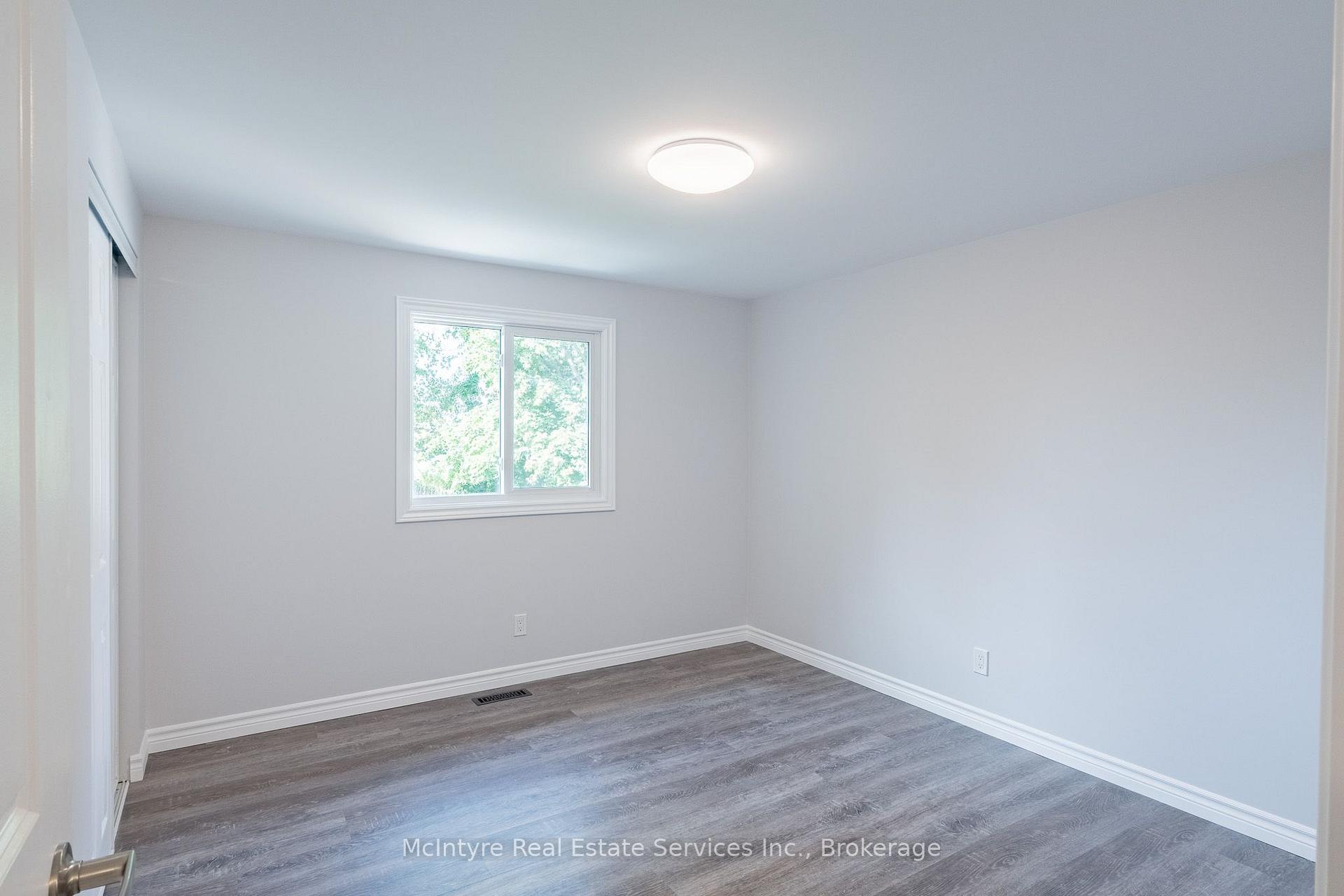 Photo 23 of 537B Barwick Crescent, Waterloo, Colonial Acres — HOMEH