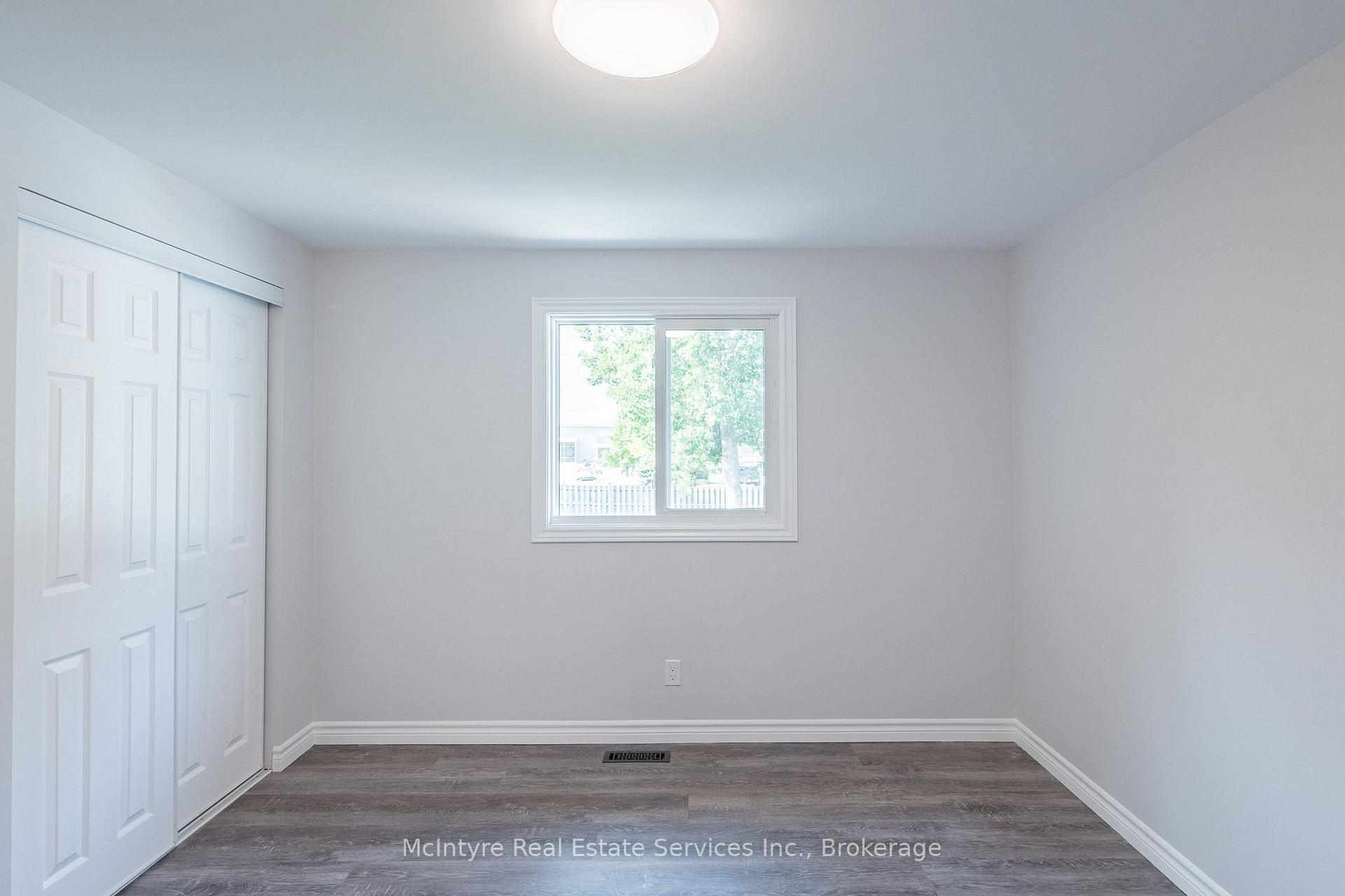 Photo 24 of 537B Barwick Crescent, Waterloo, Colonial Acres — HOMEH