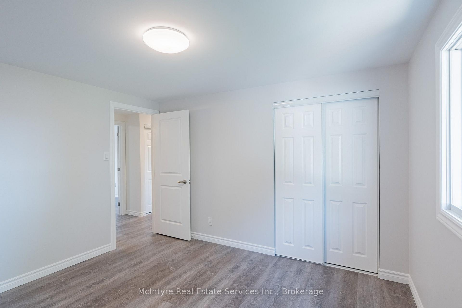 Photo 25 of 537B Barwick Crescent, Waterloo, Colonial Acres — HOMEH