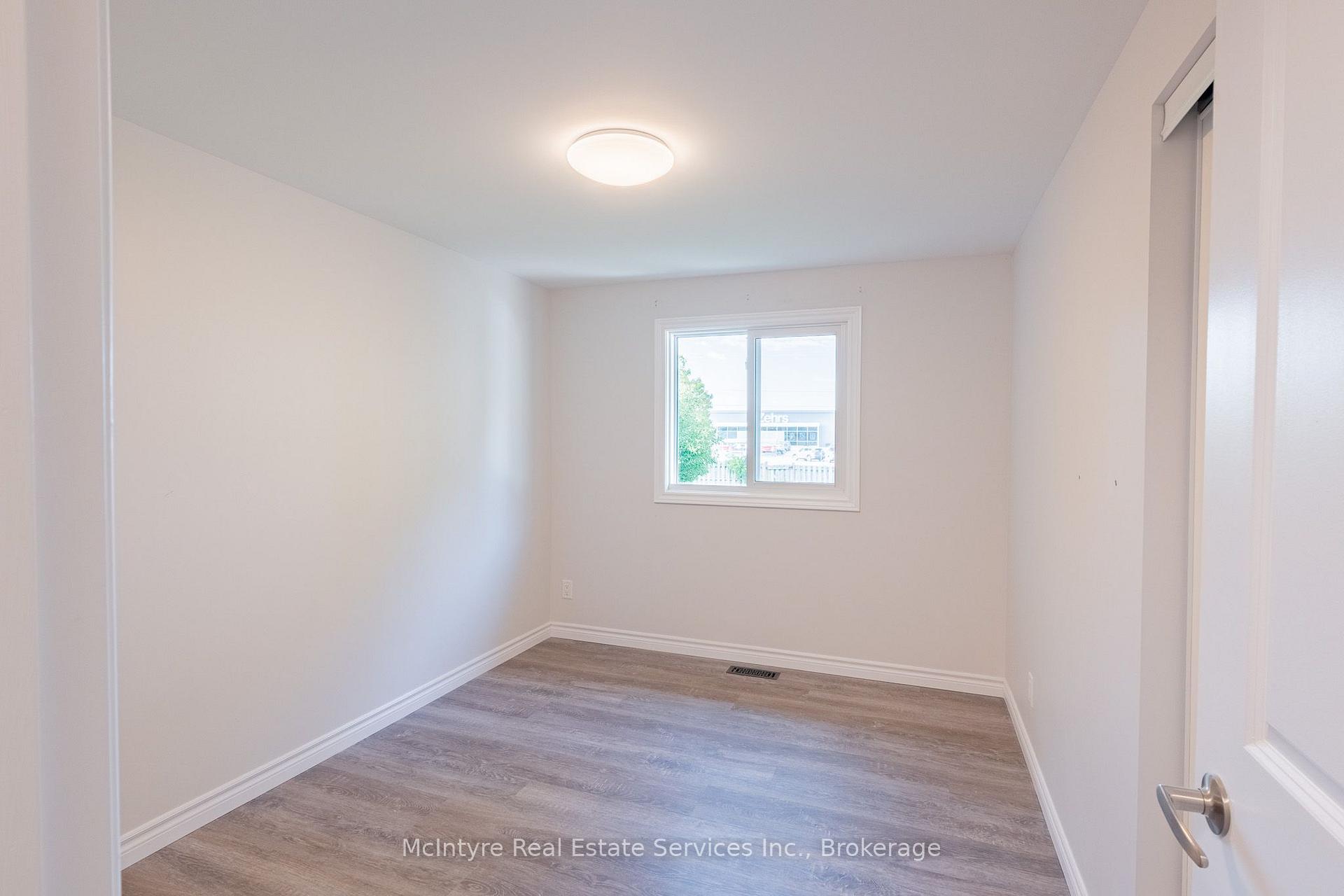 Photo 26 of 537B Barwick Crescent, Waterloo, Colonial Acres — HOMEH
