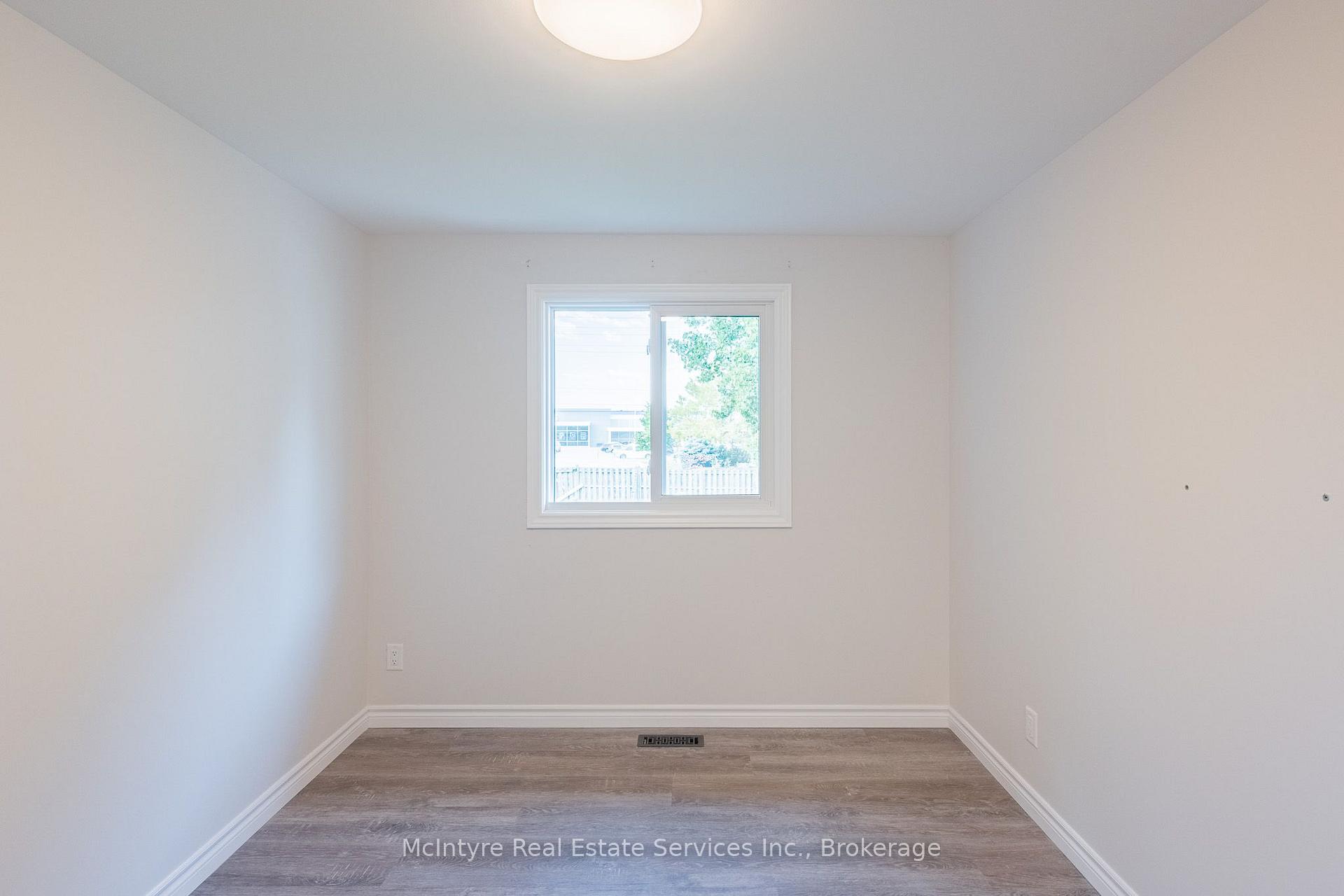 Photo 27 of 537B Barwick Crescent, Waterloo, Colonial Acres — HOMEH