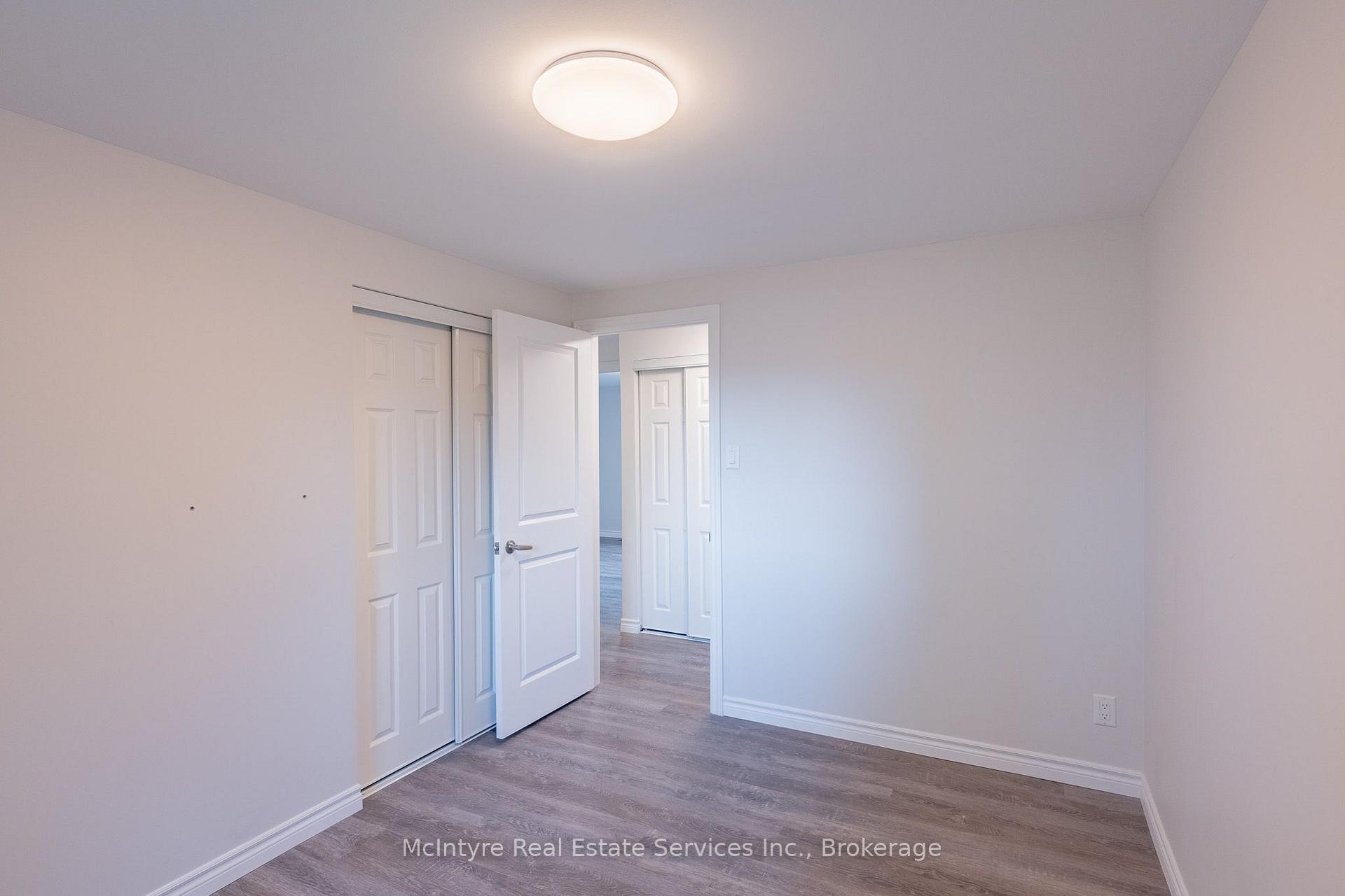 Photo 28 of 537B Barwick Crescent, Waterloo, Colonial Acres — HOMEH