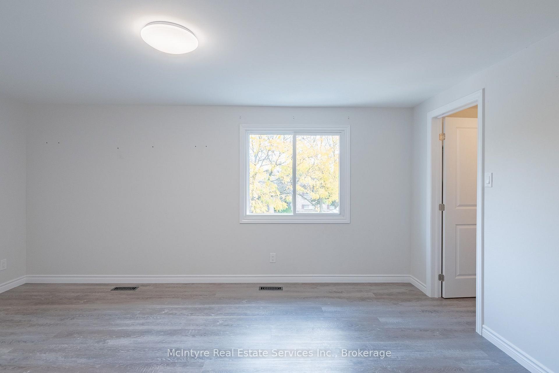 Photo 31 of 537B Barwick Crescent, Waterloo, Colonial Acres — HOMEH