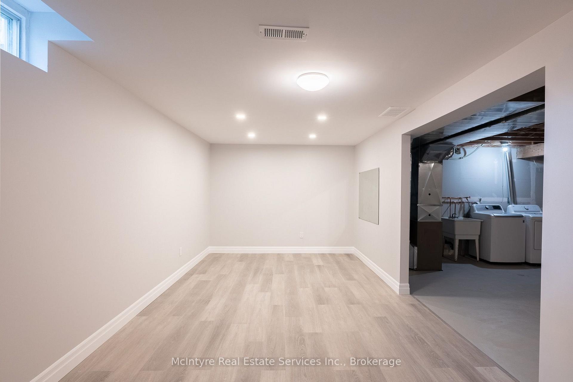 Photo 37 of 537B Barwick Crescent, Waterloo, Colonial Acres — HOMEH