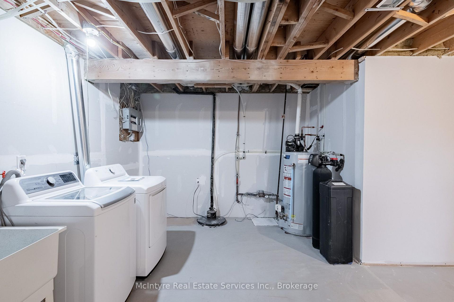 Photo 41 of 537B Barwick Crescent, Waterloo, Colonial Acres — HOMEH