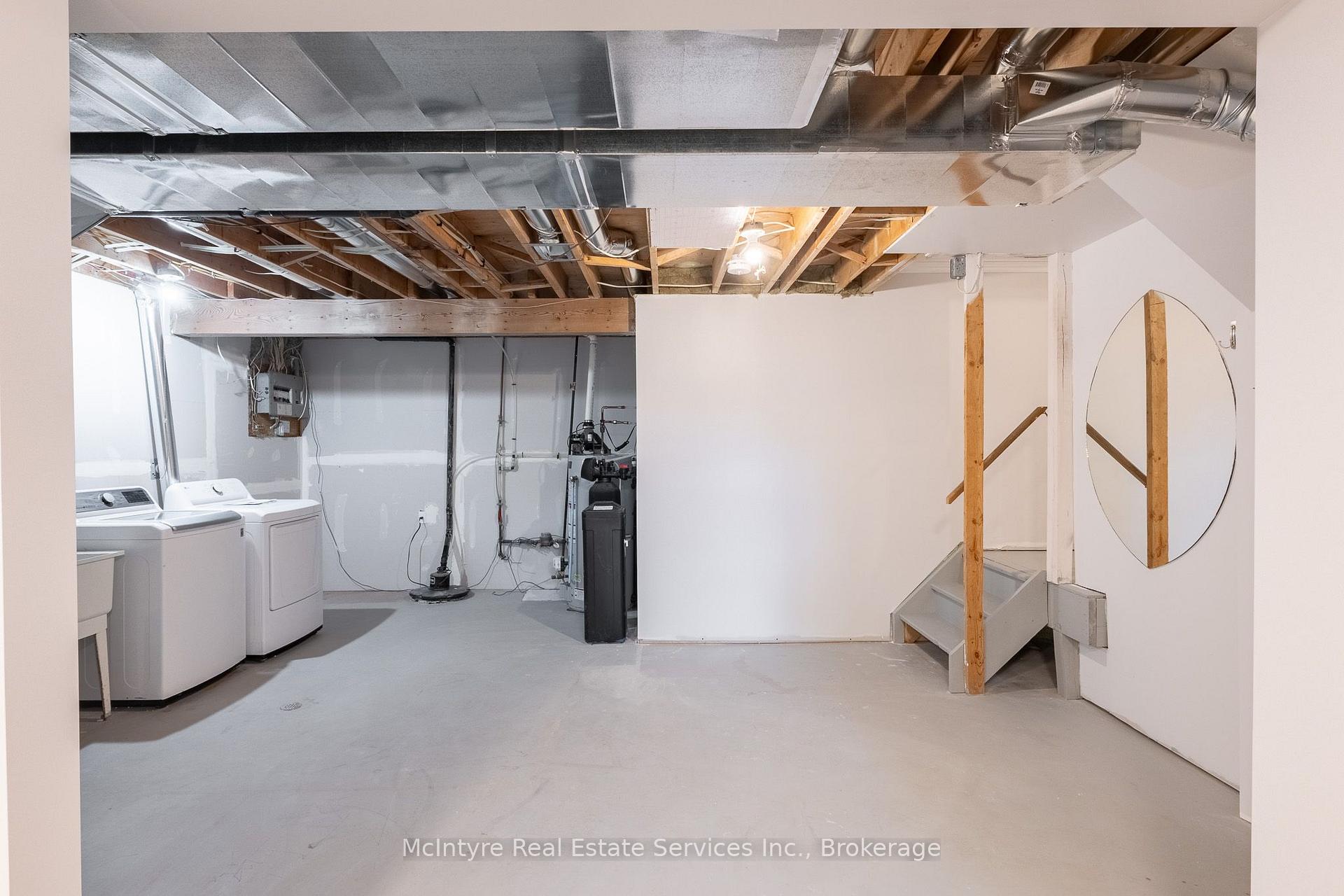 Photo 42 of 537B Barwick Crescent, Waterloo, Colonial Acres — HOMEH