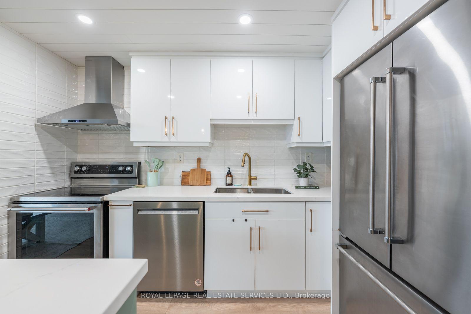 Photo 4 of Unit 309, 80 Quebec Avenue, Toronto, High Park North — HOMEH