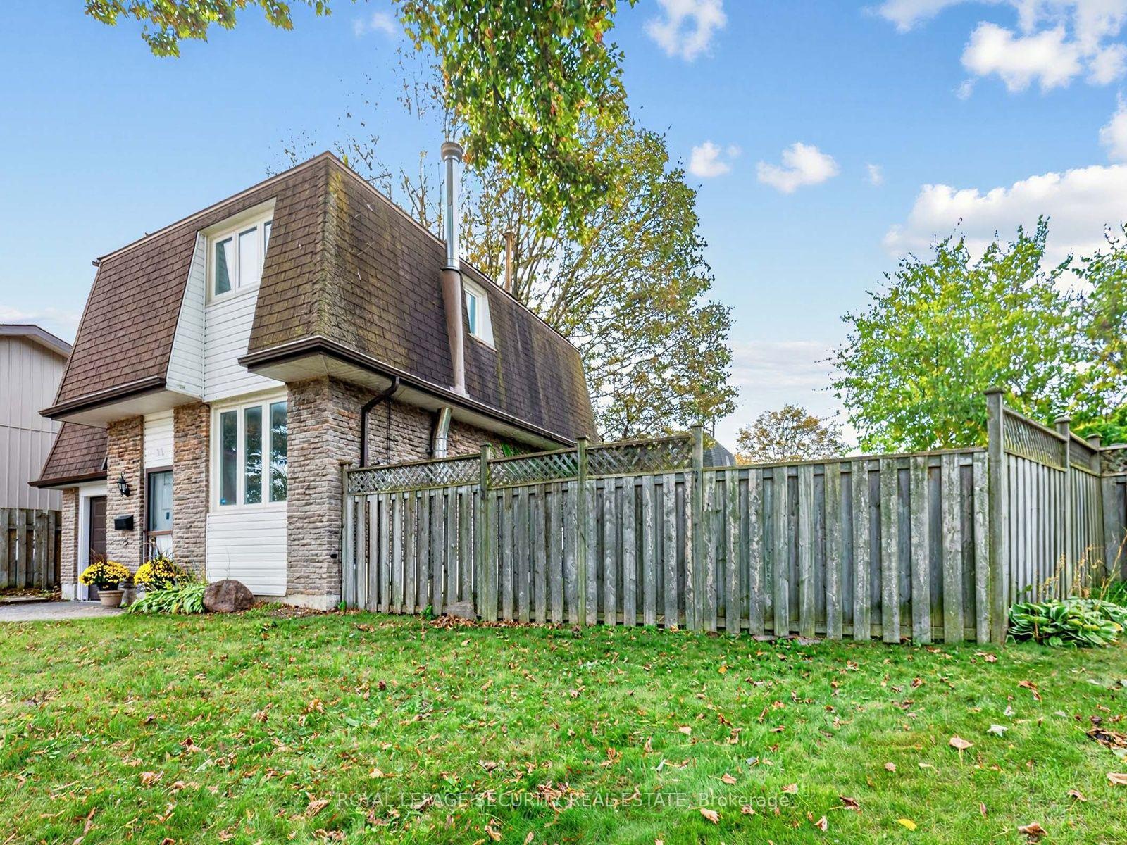Photo 3 of 22 Harper Court, Whitby, Lynde Creek — HOMEH