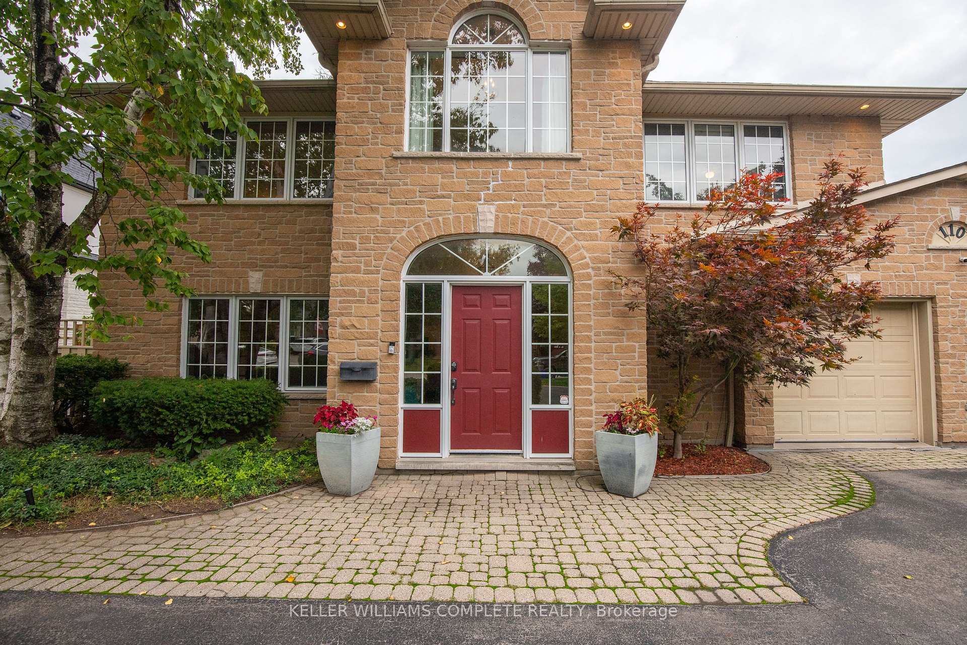 Photo 4 of 110 First Road W, Hamilton, Stoney Creek — HOMEH