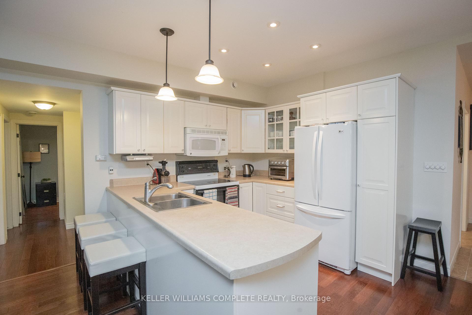 Photo 40 of 110 First Road W, Hamilton, Stoney Creek — HOMEH