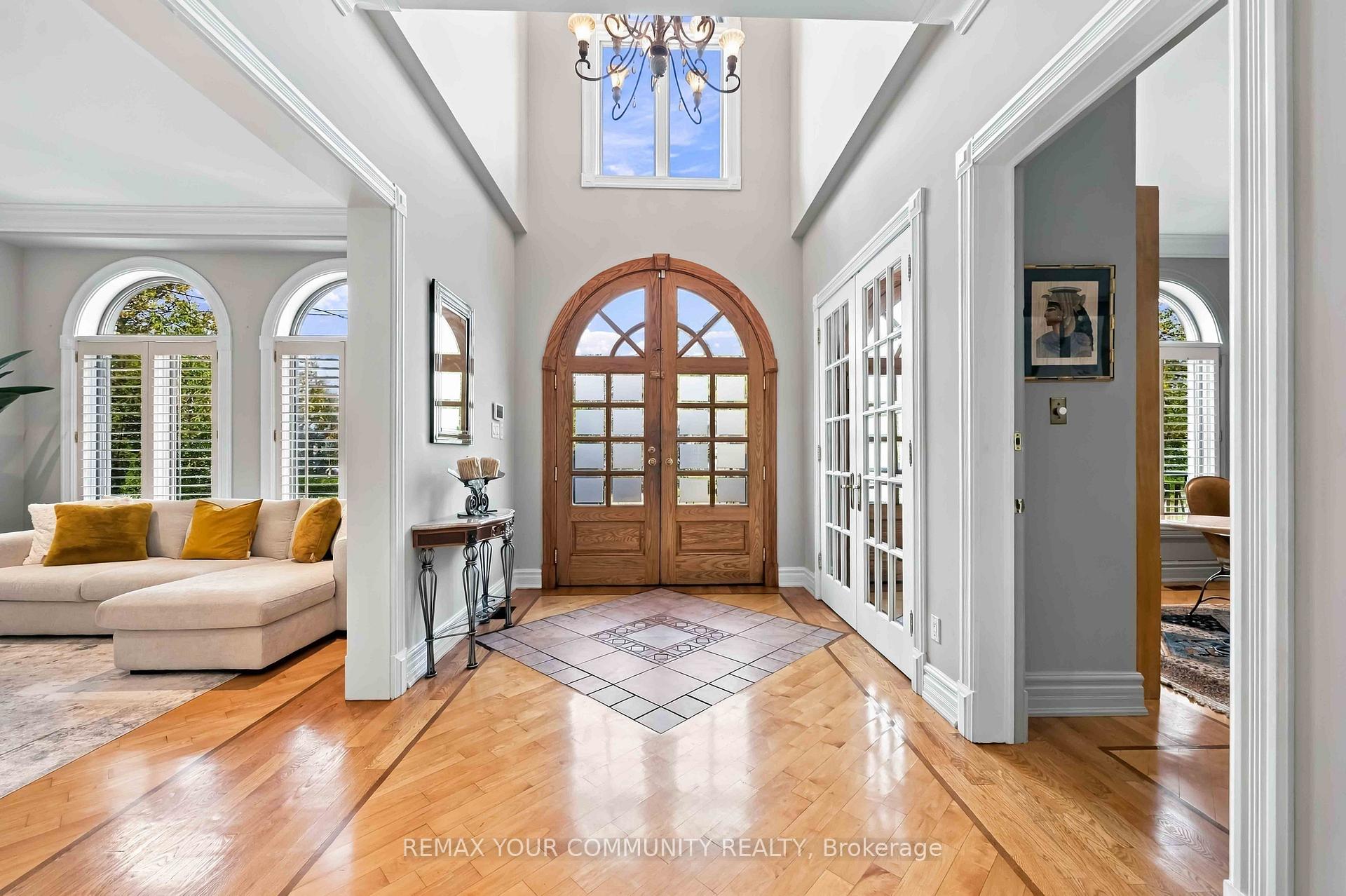 Photo 4 of 571 Old Orchard Grove, Toronto, Bedford Park-Nortown — HOMEH