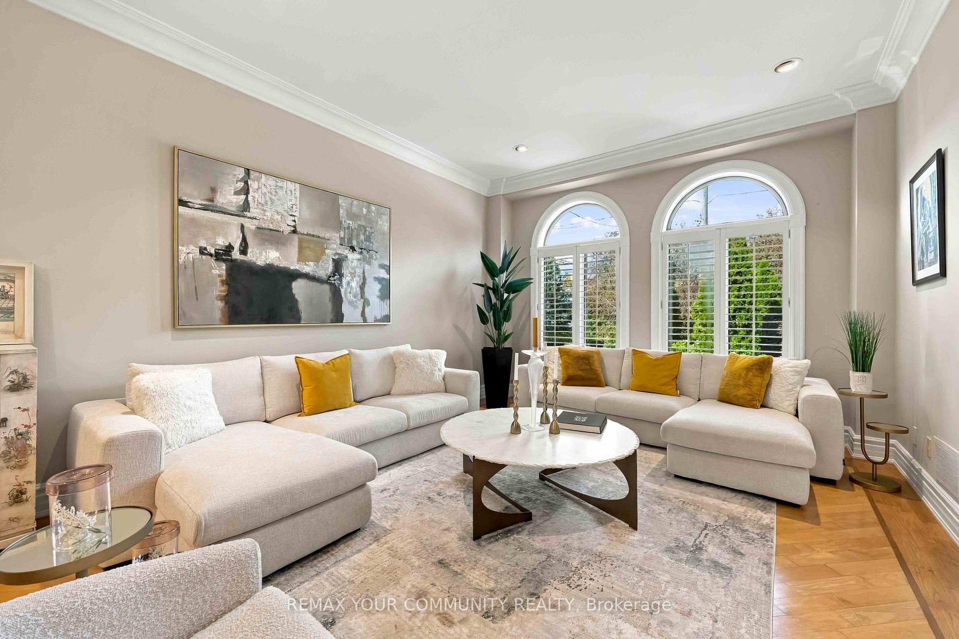 Photo 5 of 571 Old Orchard Grove, Toronto, Bedford Park-Nortown — HOMEH