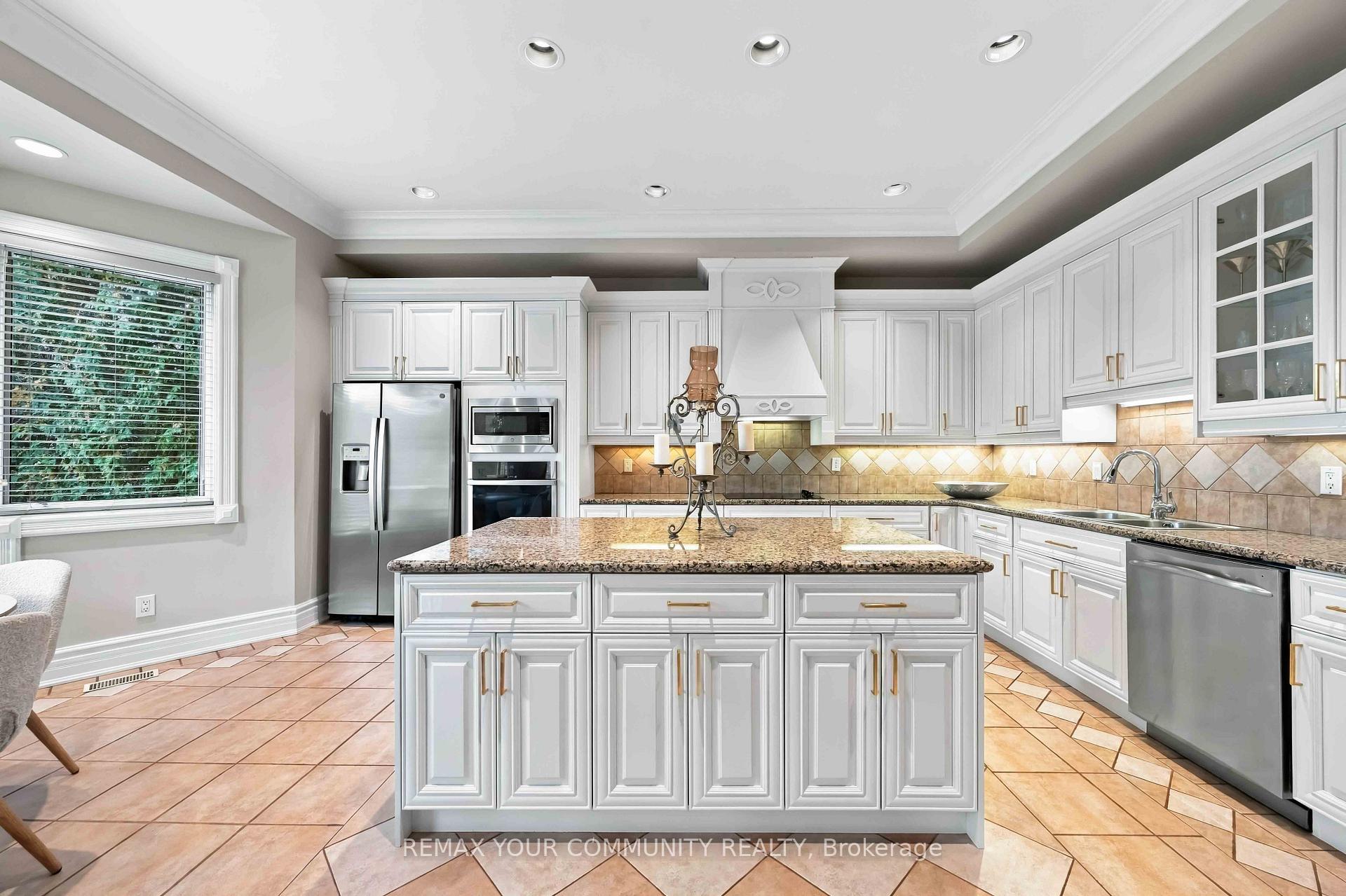 Photo 11 of 571 Old Orchard Grove, Toronto, Bedford Park-Nortown — HOMEH