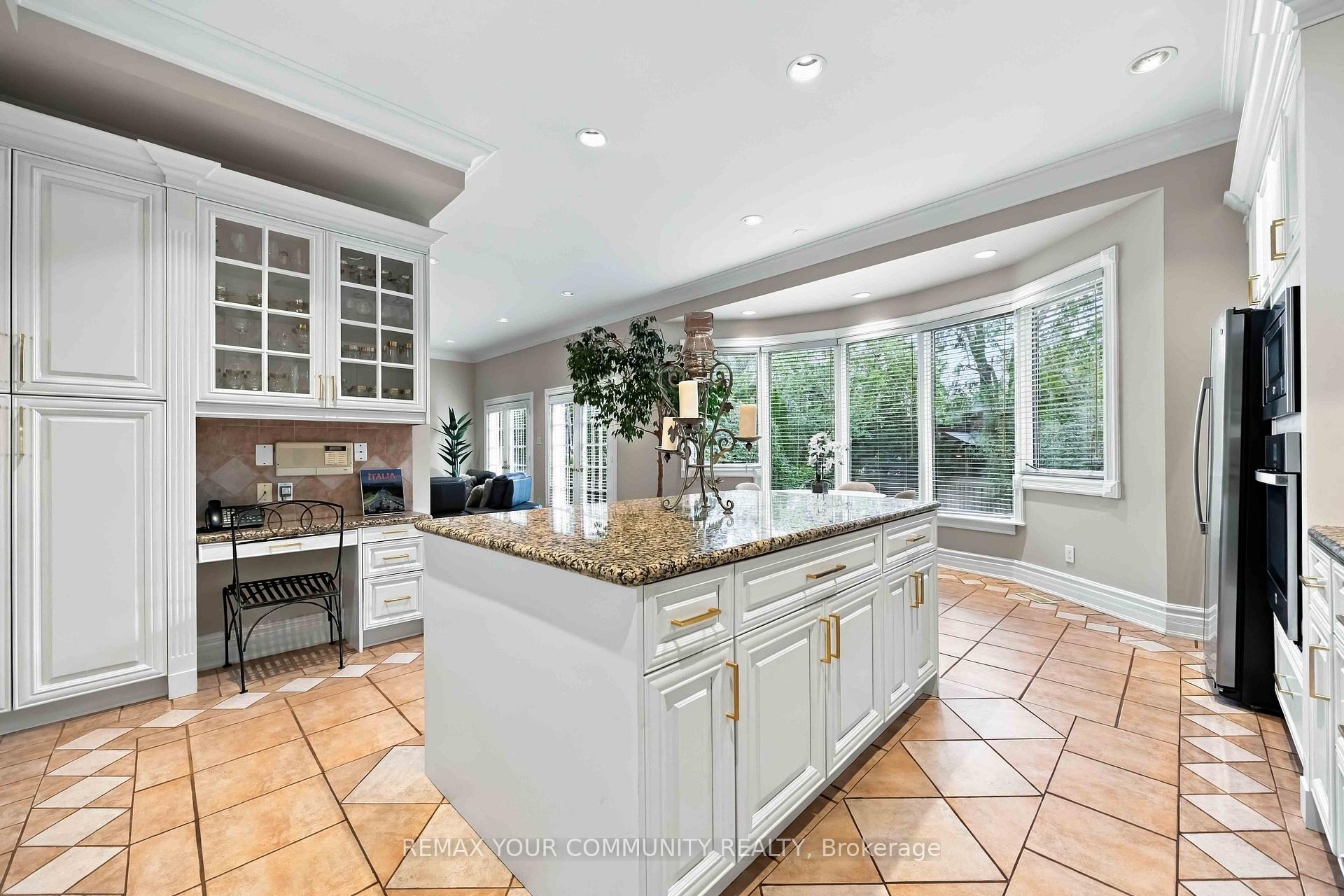 Photo 14 of 571 Old Orchard Grove, Toronto, Bedford Park-Nortown — HOMEH