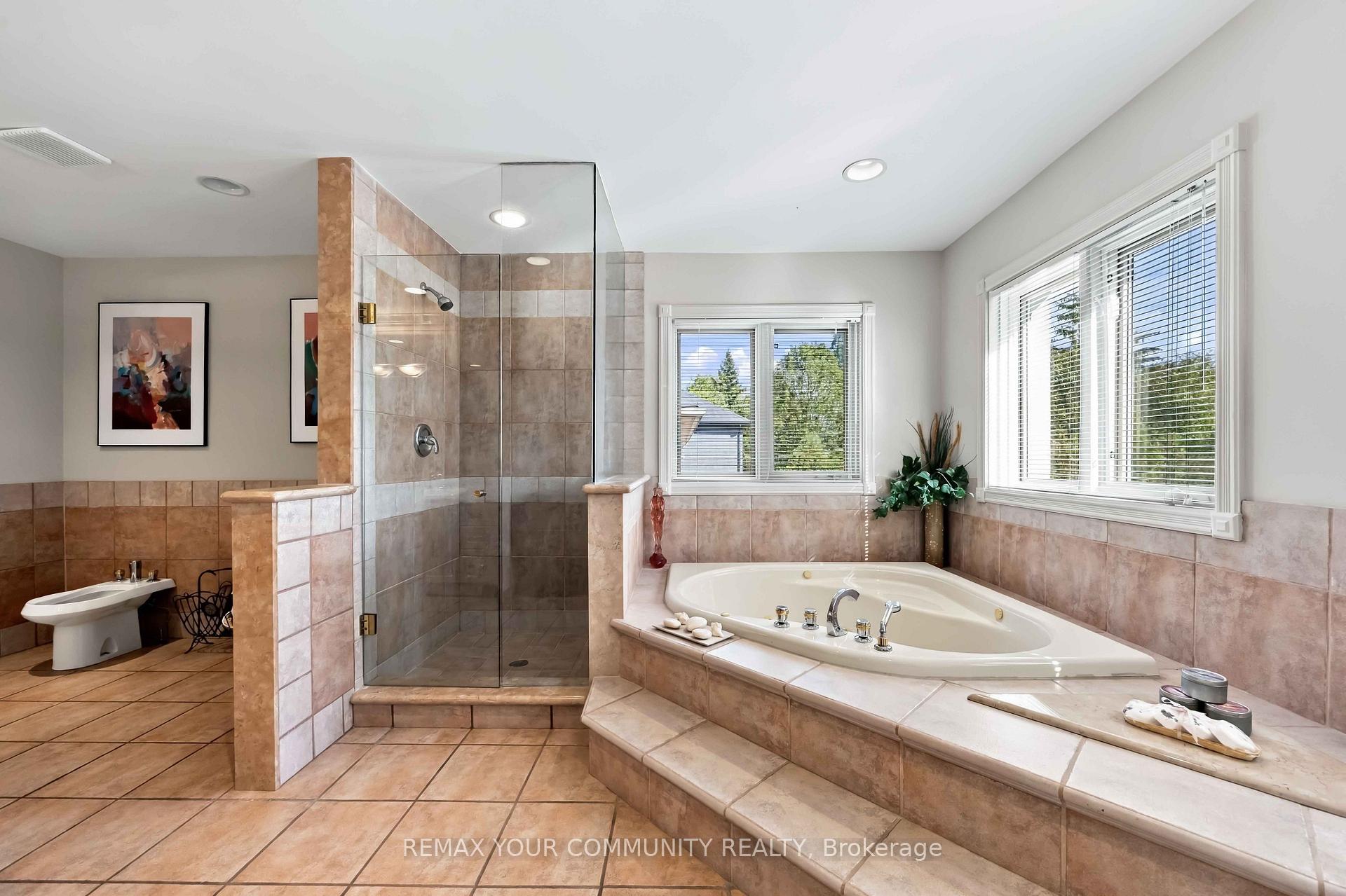 Photo 23 of 571 Old Orchard Grove, Toronto, Bedford Park-Nortown — HOMEH