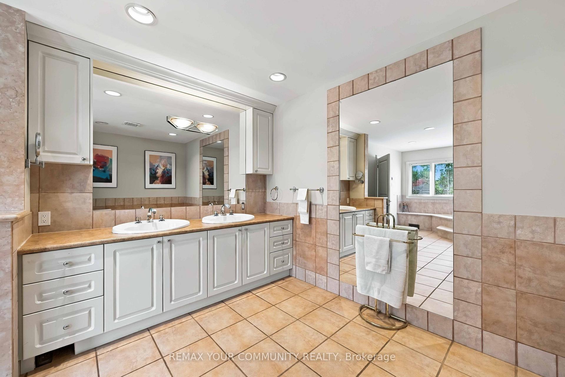 Photo 24 of 571 Old Orchard Grove, Toronto, Bedford Park-Nortown — HOMEH