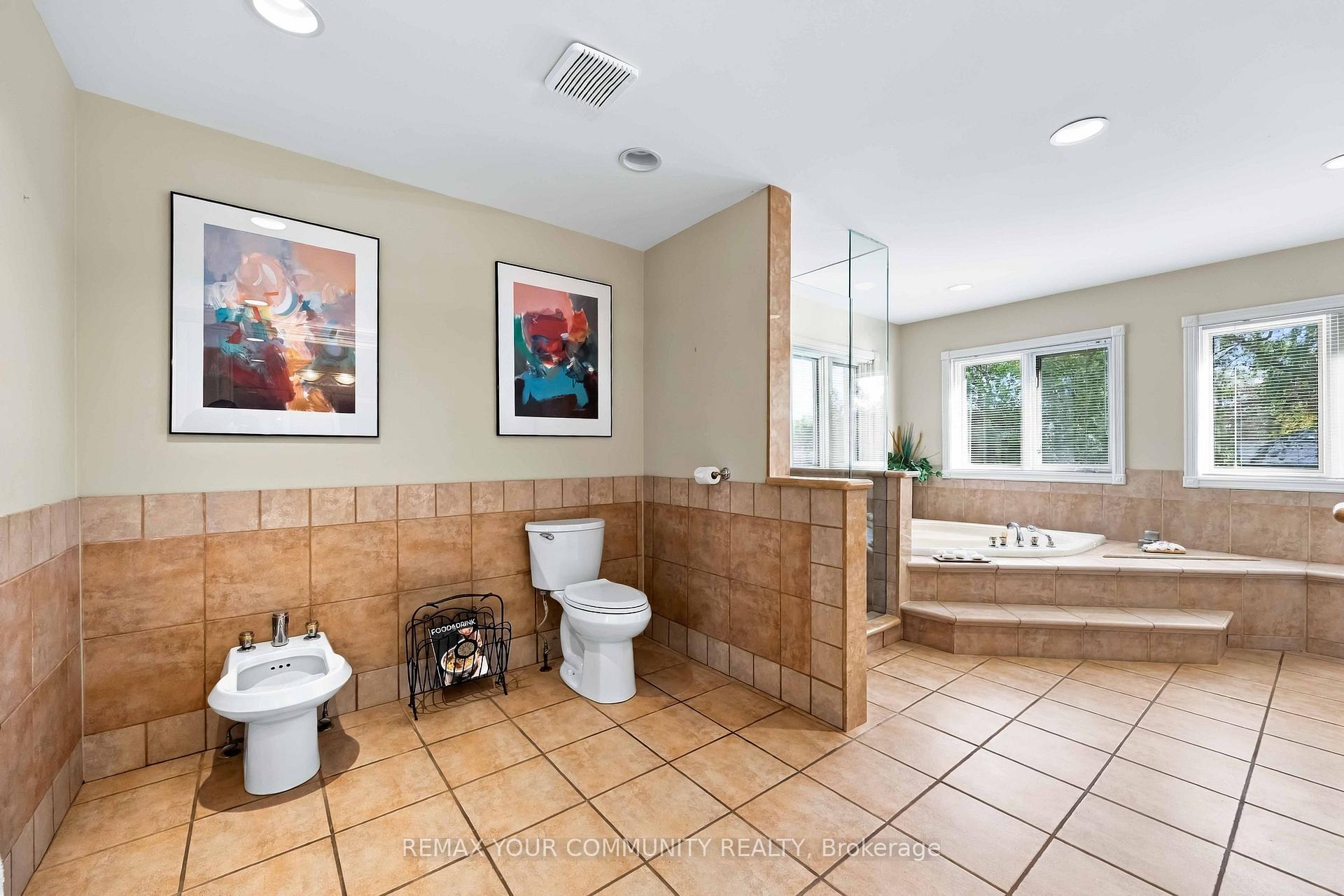 Photo 25 of 571 Old Orchard Grove, Toronto, Bedford Park-Nortown — HOMEH