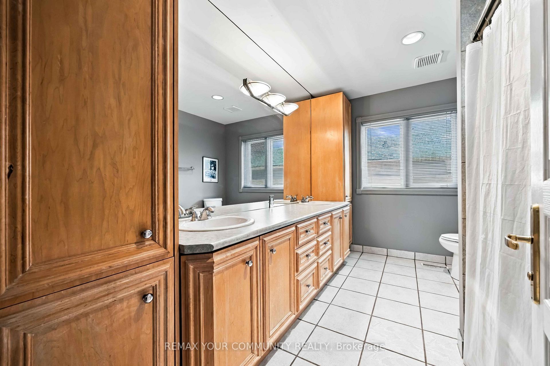 Photo 29 of 571 Old Orchard Grove, Toronto, Bedford Park-Nortown — HOMEH