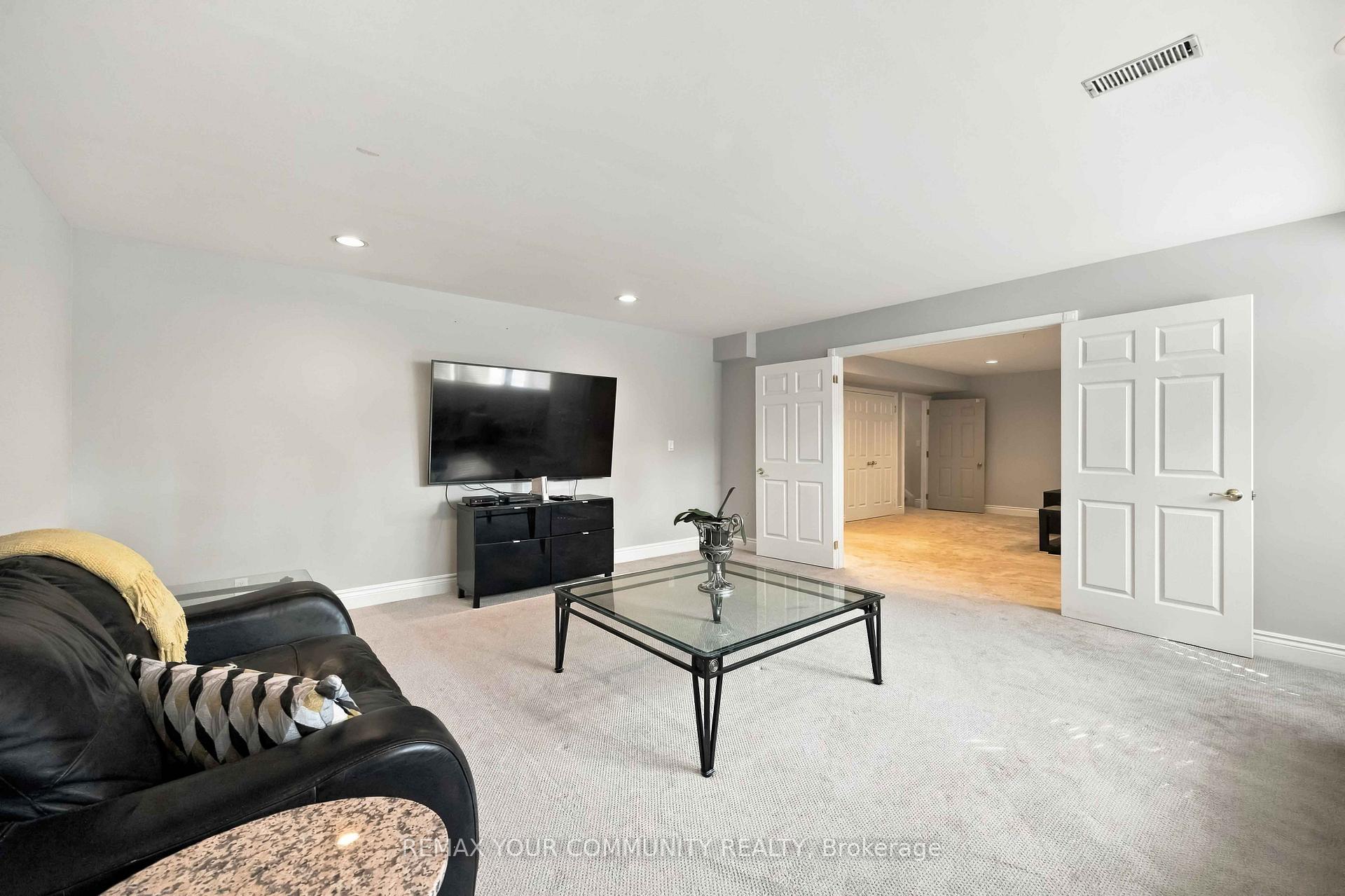 Photo 32 of 571 Old Orchard Grove, Toronto, Bedford Park-Nortown — HOMEH