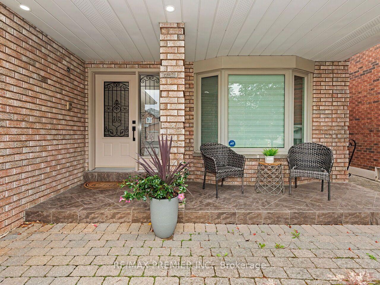 Photo 3 of 38 Spring Town Road, Vaughan, East Woodbridge — HOMEH