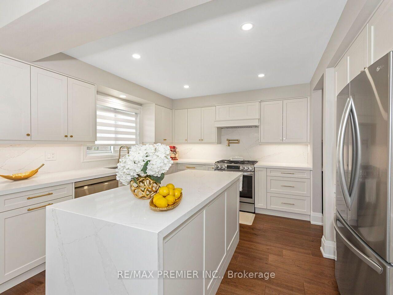 Photo 11 of 38 Spring Town Road, Vaughan, East Woodbridge — HOMEH