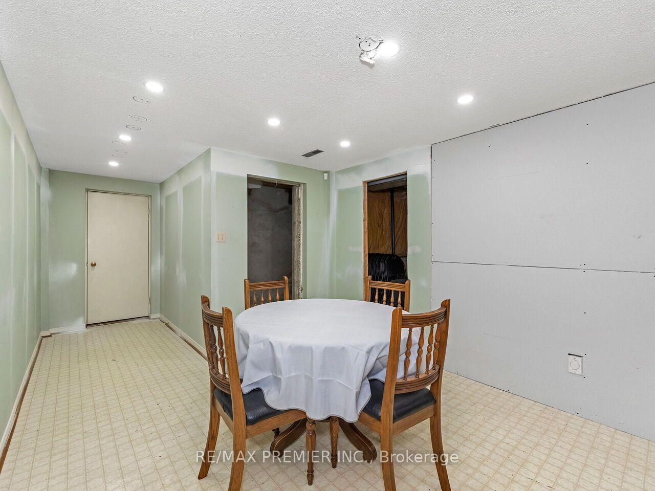 Photo 34 of 38 Spring Town Road, Vaughan, East Woodbridge — HOMEH