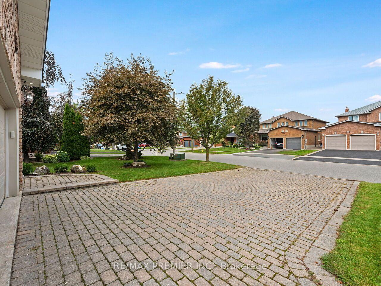 Photo 39 of 38 Spring Town Road, Vaughan, East Woodbridge — HOMEH