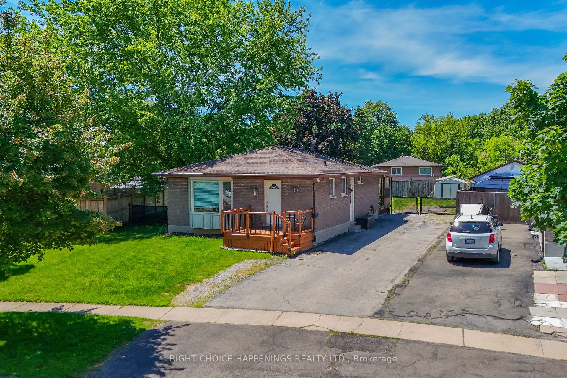 Photo 3 of 10 Newleaf Crescent, Welland, N. Welland — HOMEH