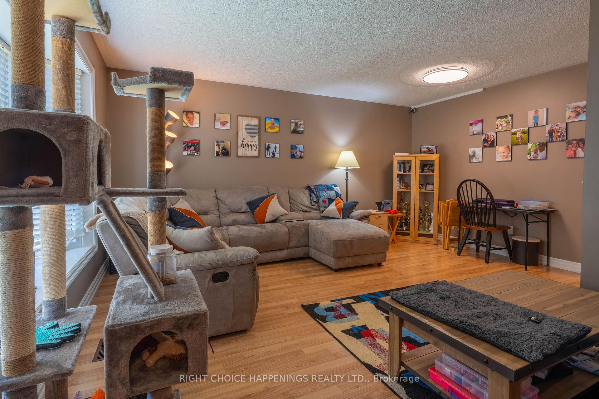 Photo 5 of 10 Newleaf Crescent, Welland, N. Welland — HOMEH