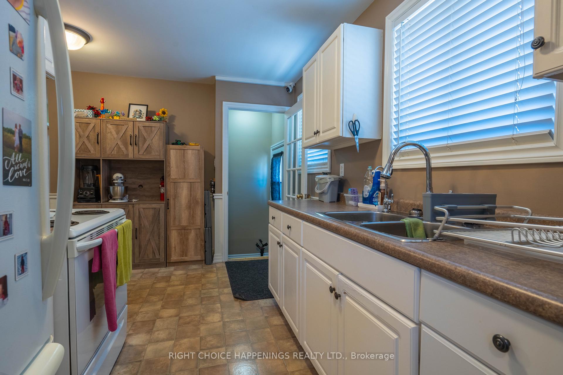 Photo 6 of 10 Newleaf Crescent, Welland, N. Welland — HOMEH