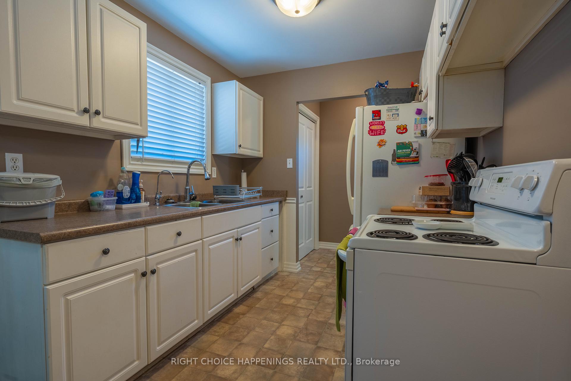 Photo 7 of 10 Newleaf Crescent, Welland, N. Welland — HOMEH